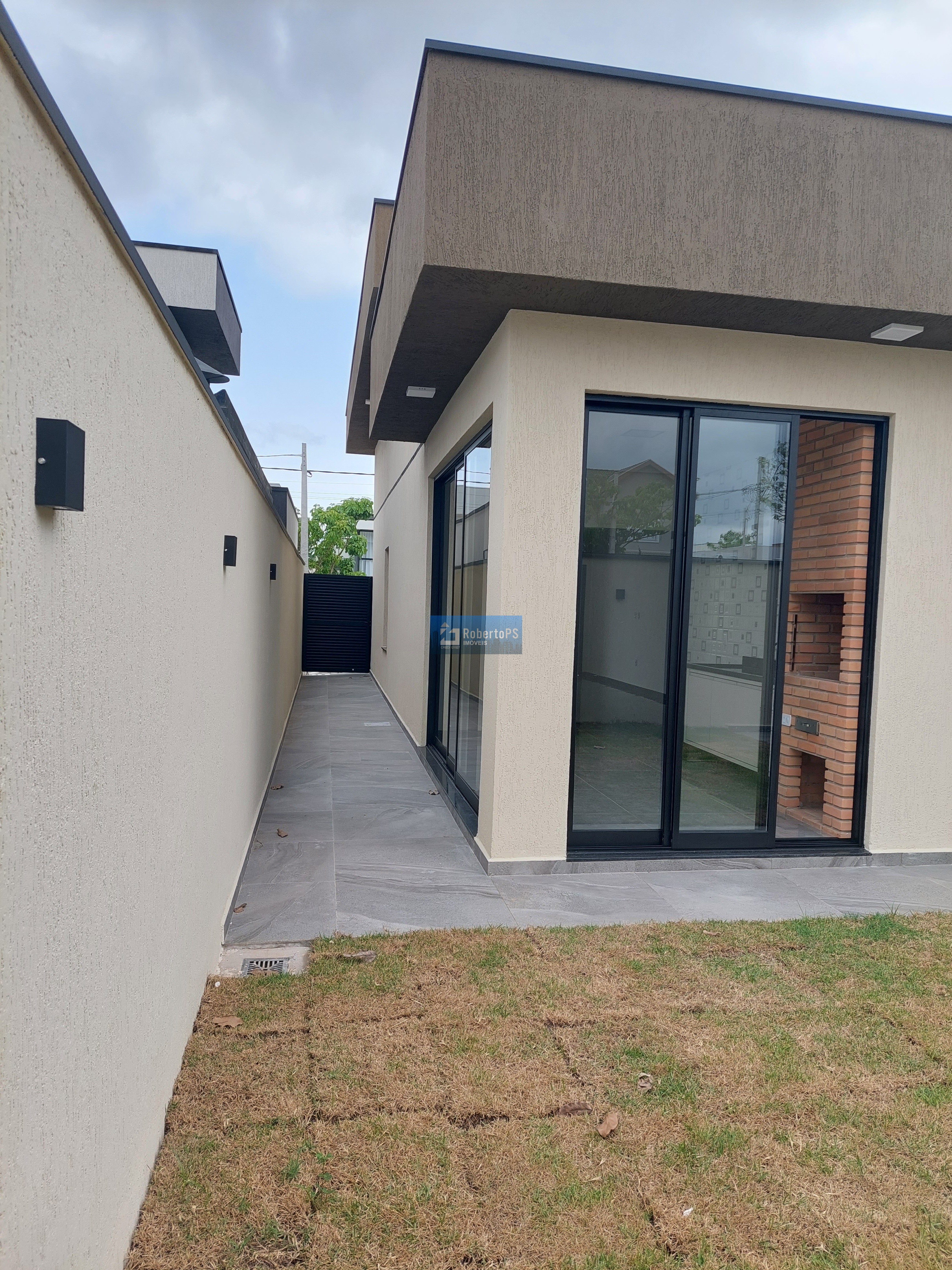 Maravilhosa casa para permuta no condomínio fechado Terras do Vale com total segurança e recém construída
