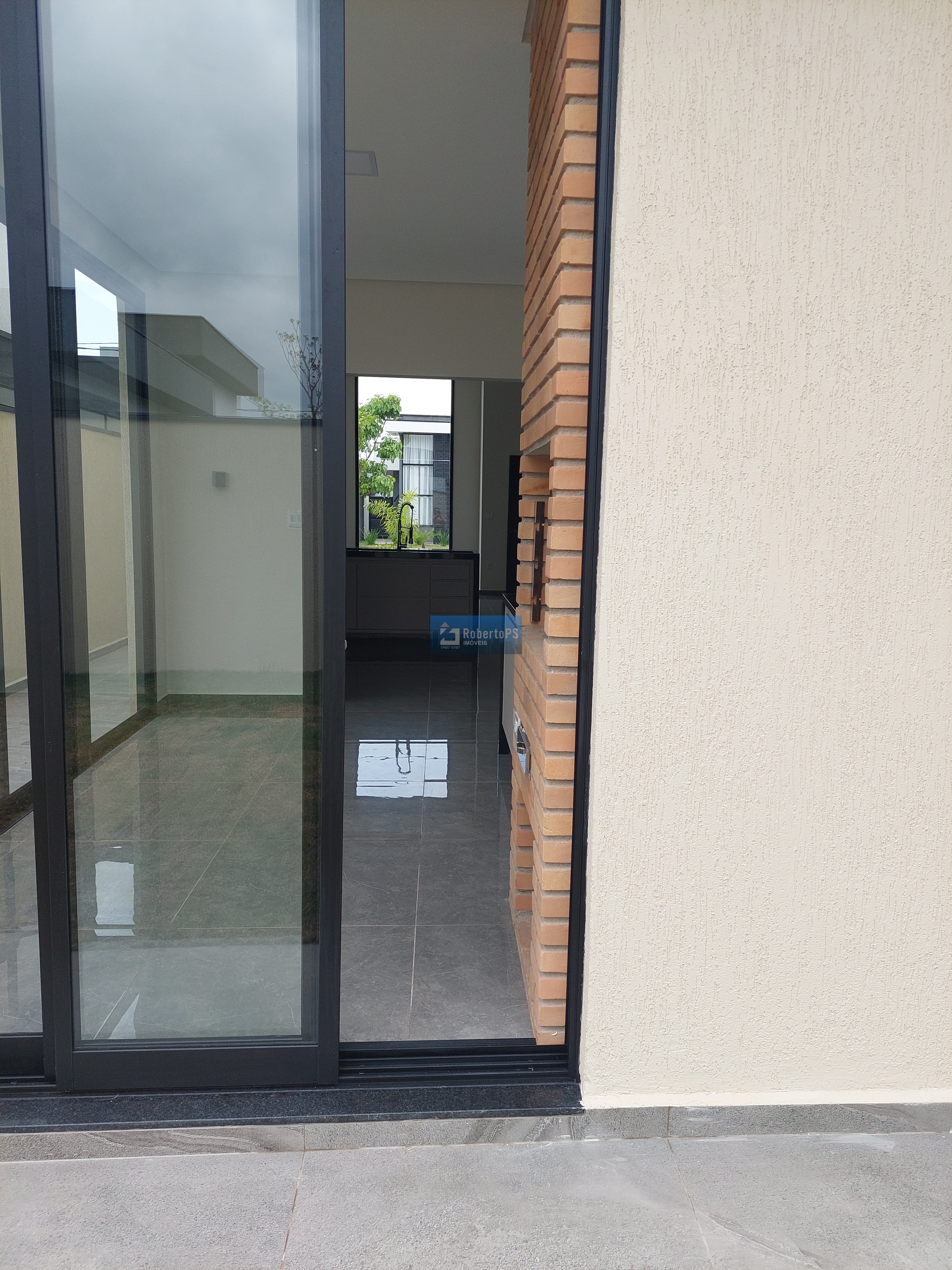 Maravilhosa casa para permuta no condomínio fechado Terras do Vale com total segurança e recém construída