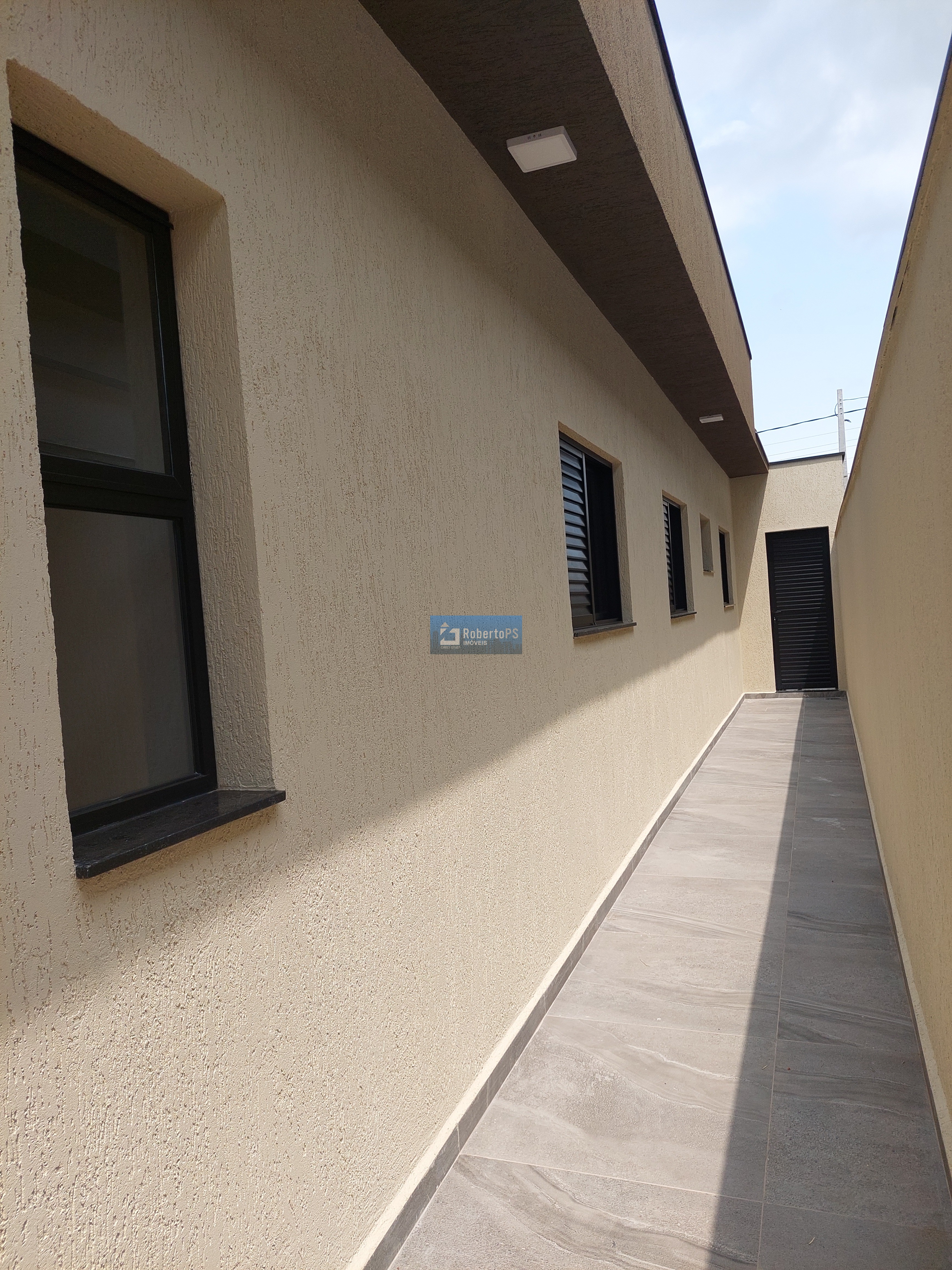 Maravilhosa casa para permuta no condomínio fechado Terras do Vale com total segurança e recém construída