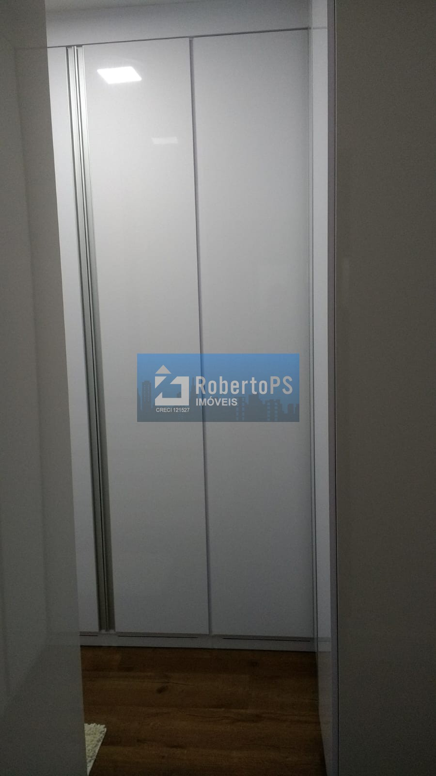 Lindo apartamento com 2 dormitórios e closet no Jardim das Indústrias.