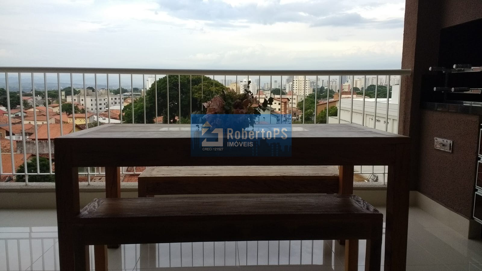 Lindo apartamento com 2 dormitórios e closet no Jardim das Indústrias.