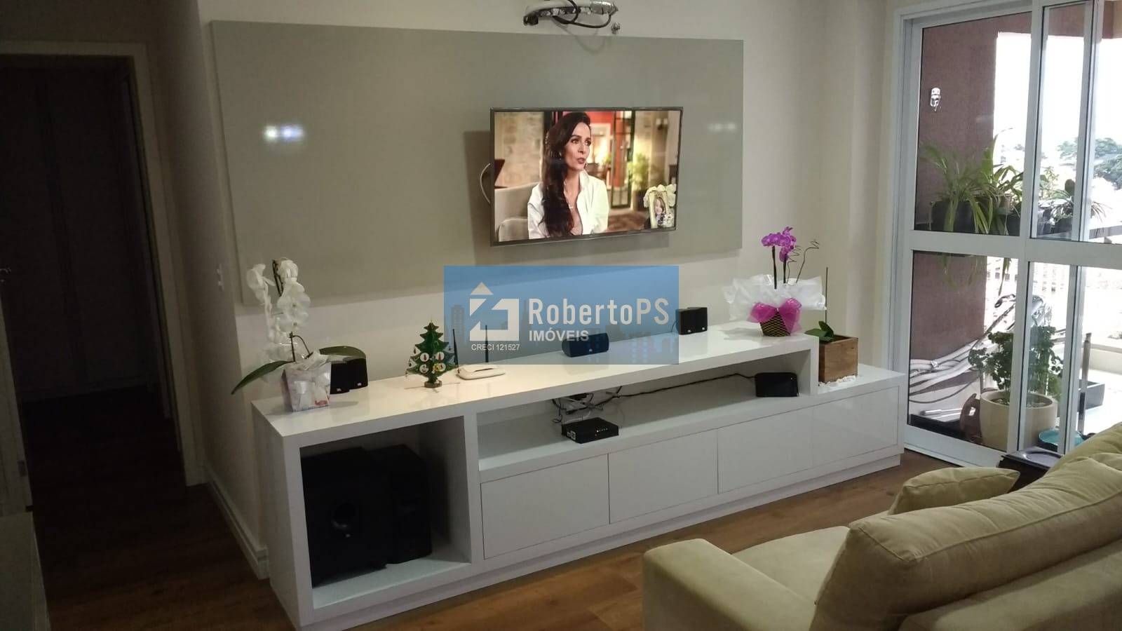 Lindo apartamento com 2 dormitórios e closet no Jardim das Indústrias.