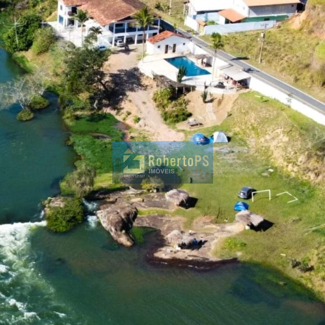 Chácara com sobrado e piscina