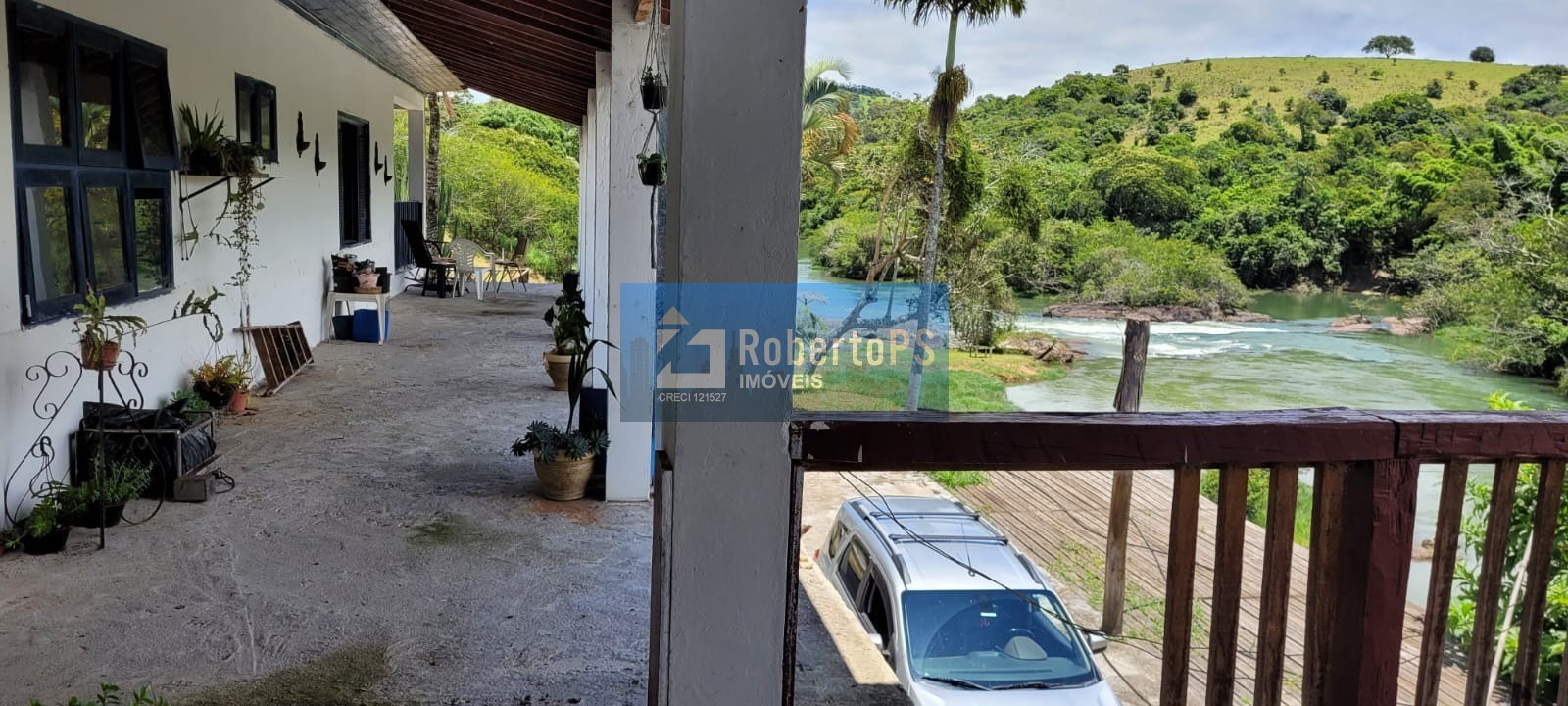 Chácara com sobrado e piscina