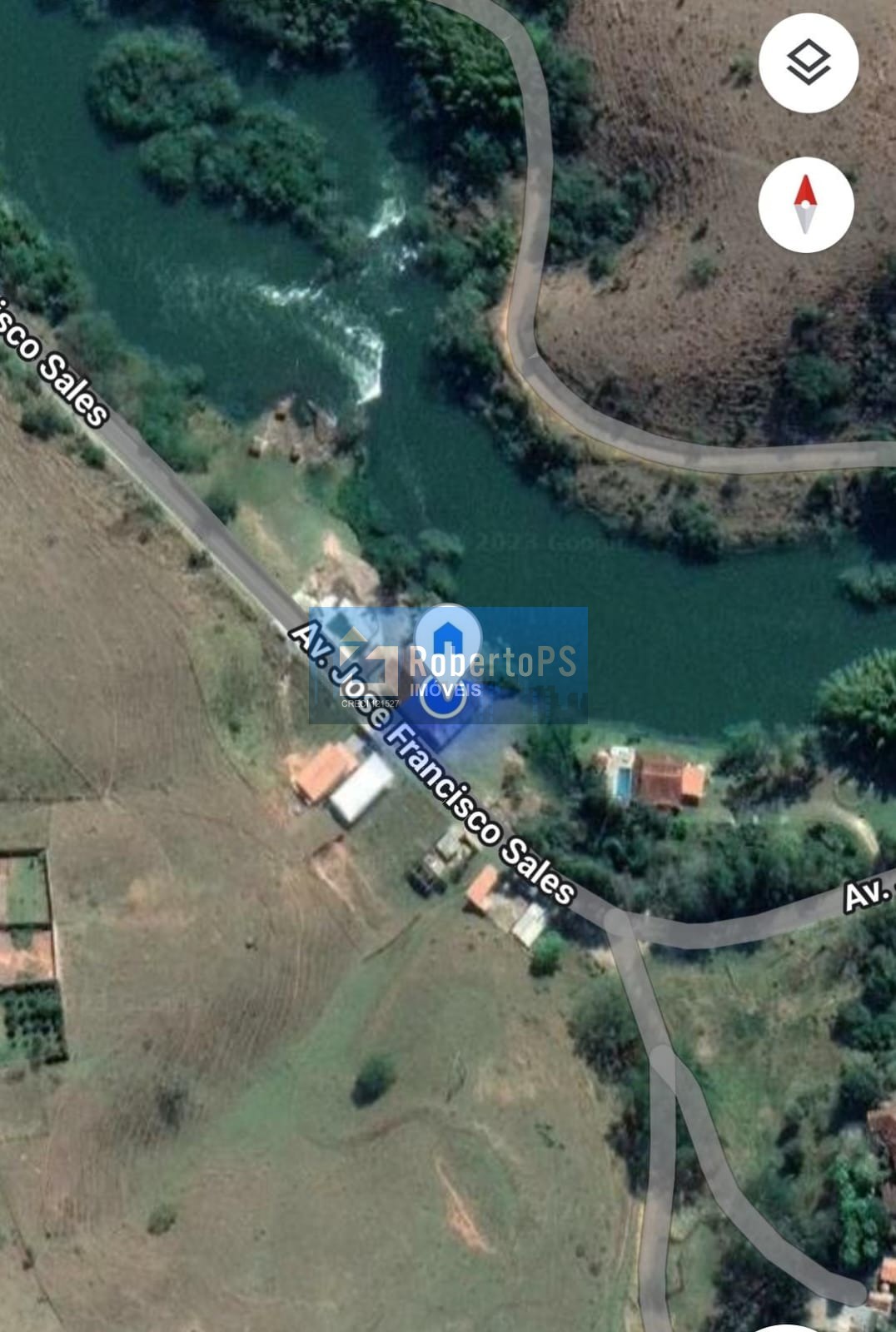 Chácara com sobrado e piscina