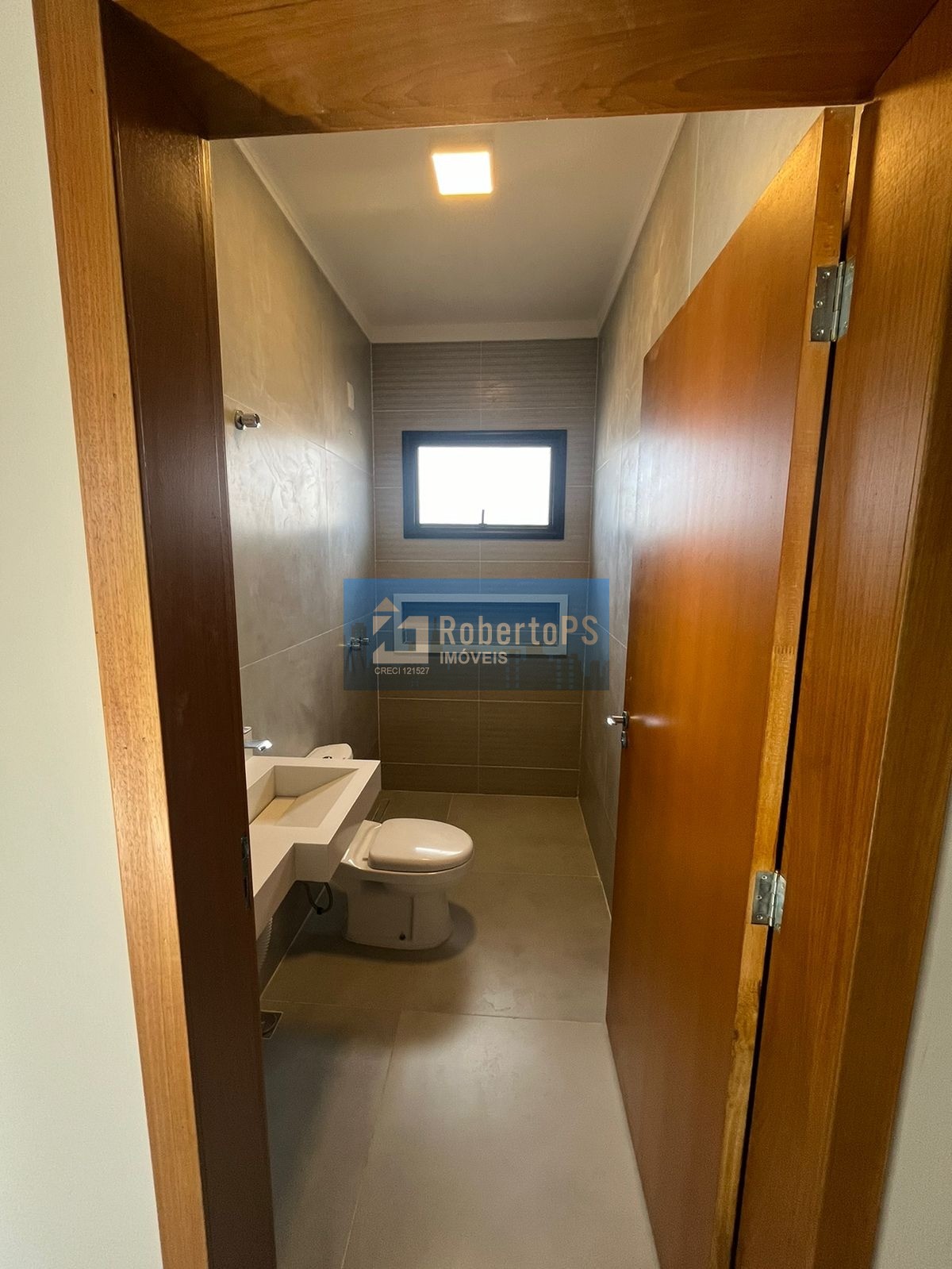 Linda casa à venda em condomínio fechado