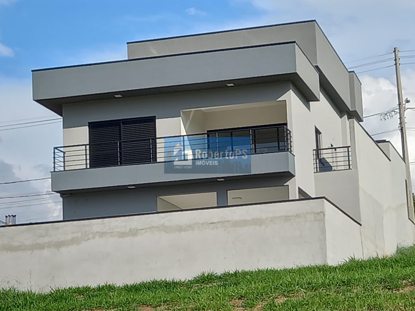 Linda casa à venda em condomínio fechado
