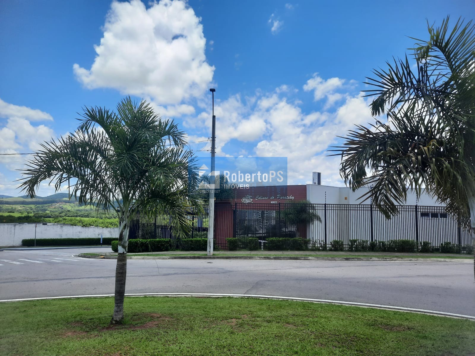 Oportunidade única! Terreno em condomínio com 765,00 m2 de área, perfeito para construir a casa dos seus sonhos em um ambiente seguro e tranquilo.