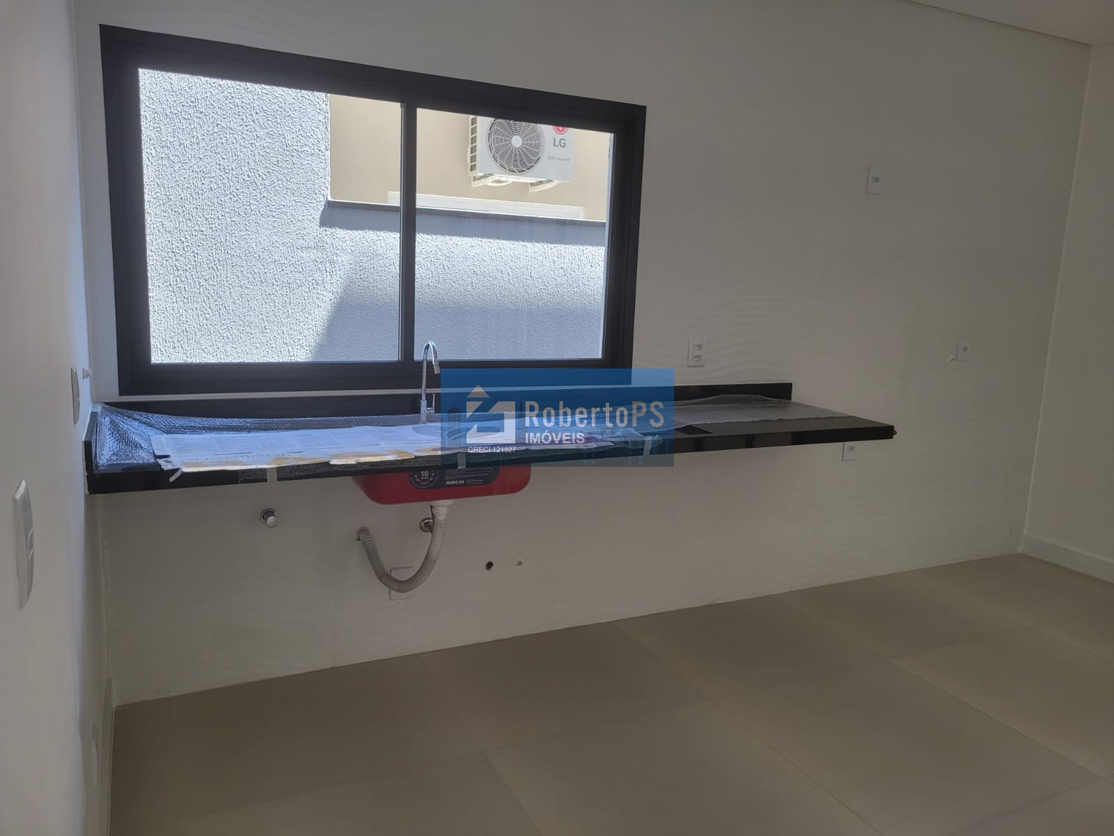 Casa em Condomínio à Venda em Urbanova VII com 244m² de Pura Qualidade!