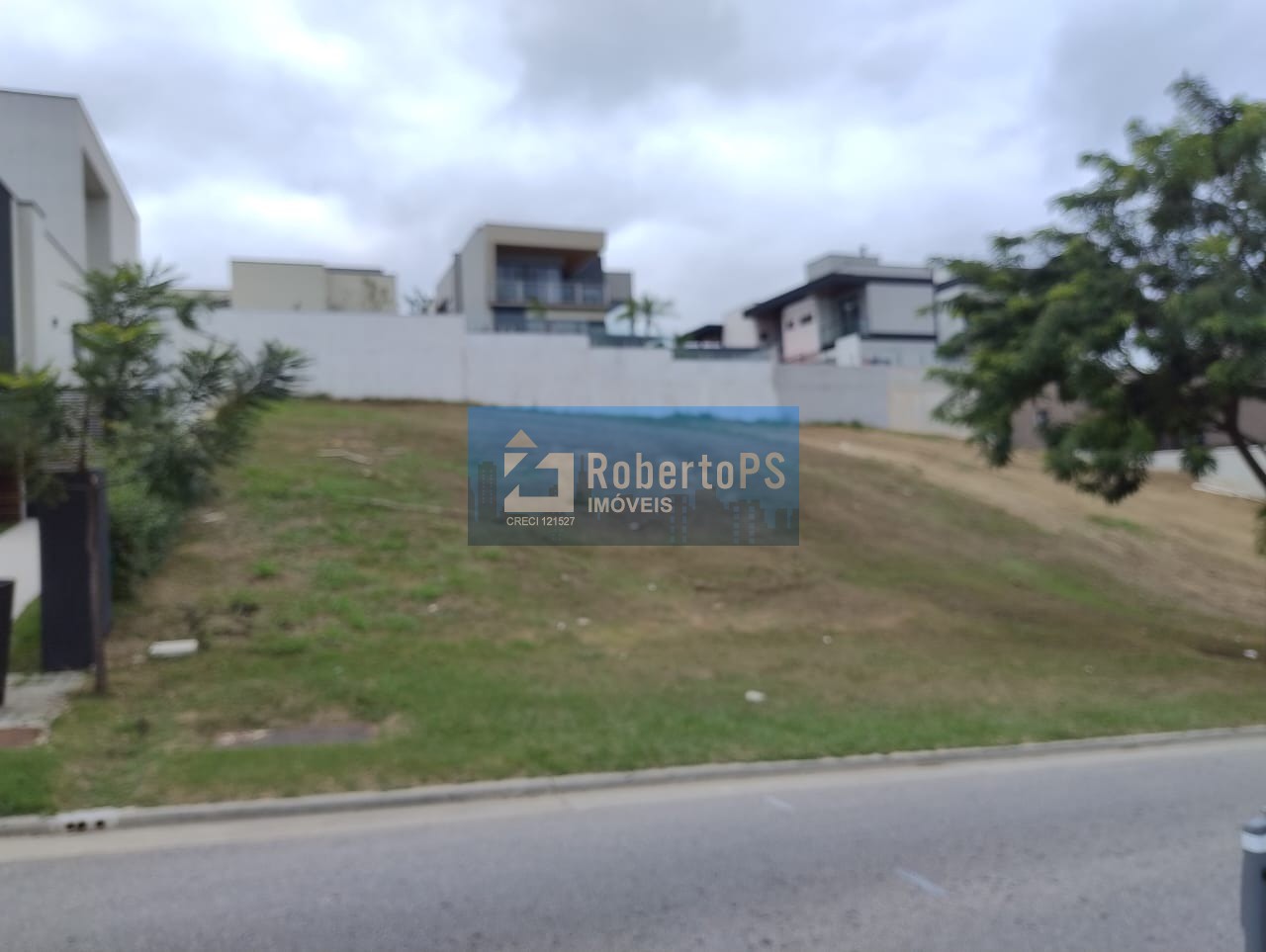 Terreno em excelente condomínio no Urbanova