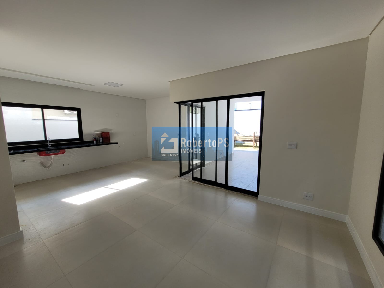 Casa em Condomínio à Venda em Urbanova VII com 244m² de Pura Qualidade!