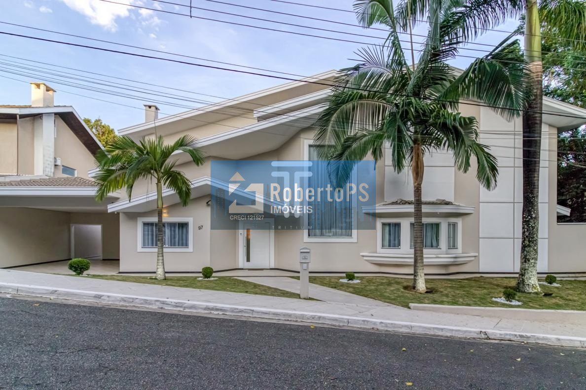 Casa alto padrão em condomínio no urbanova com piscina.