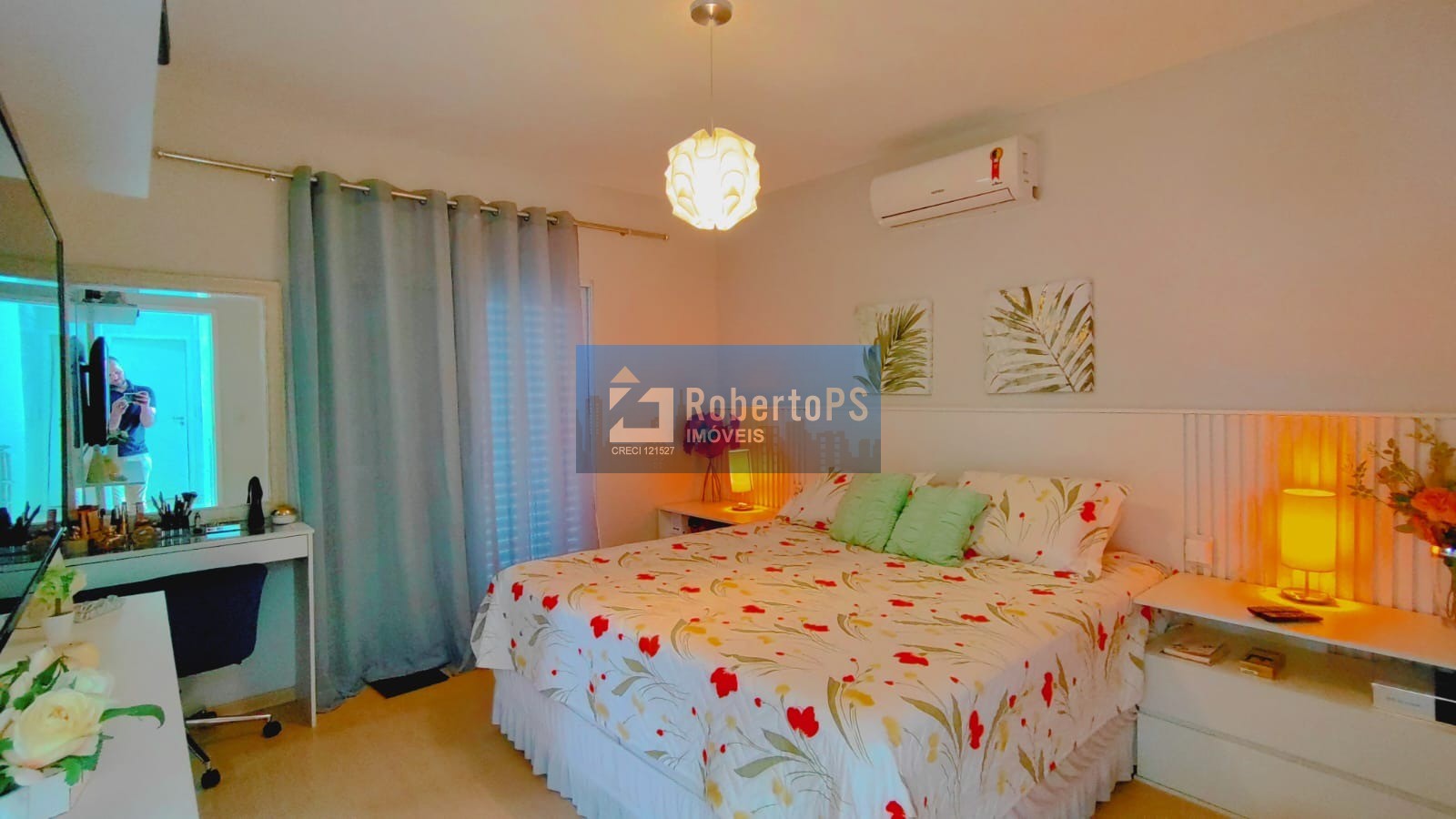Venda de Casa de Luxo no Condomínio Altos da Serra, Urbanova VII - São José dos Campos-SPVenha conhecer este paraíso com 4 quartos, área gourmet, vista para o parque e facilidades de pagamento!…