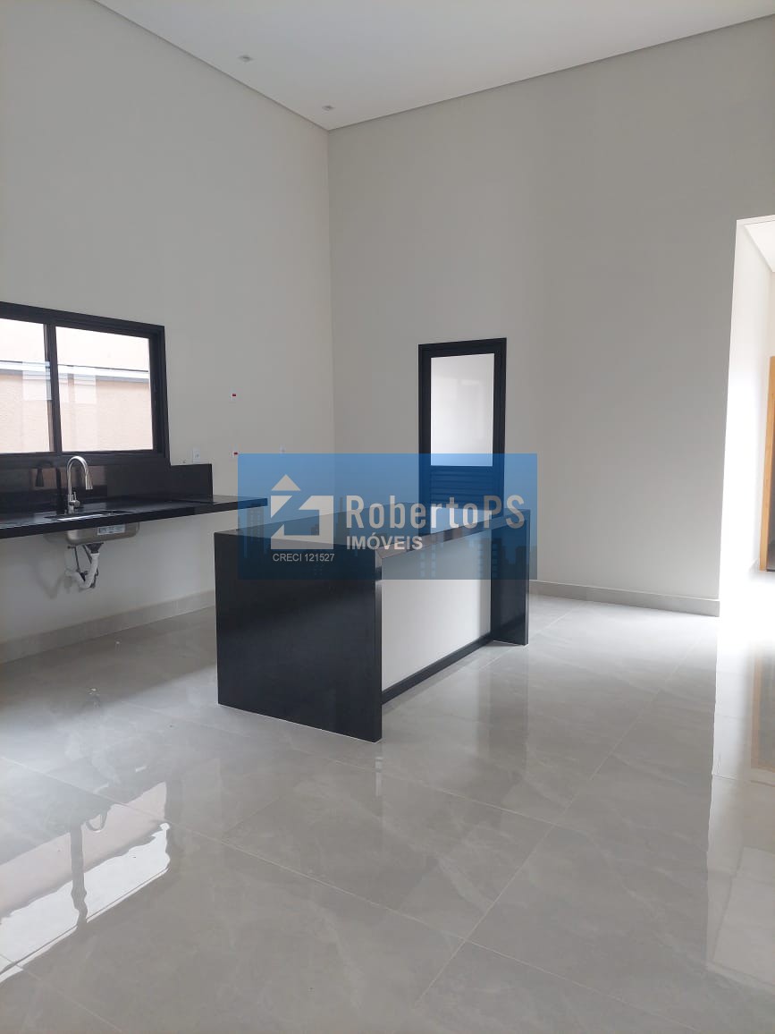 Casa em condomínio recém construída com 3 quartos e piscina 