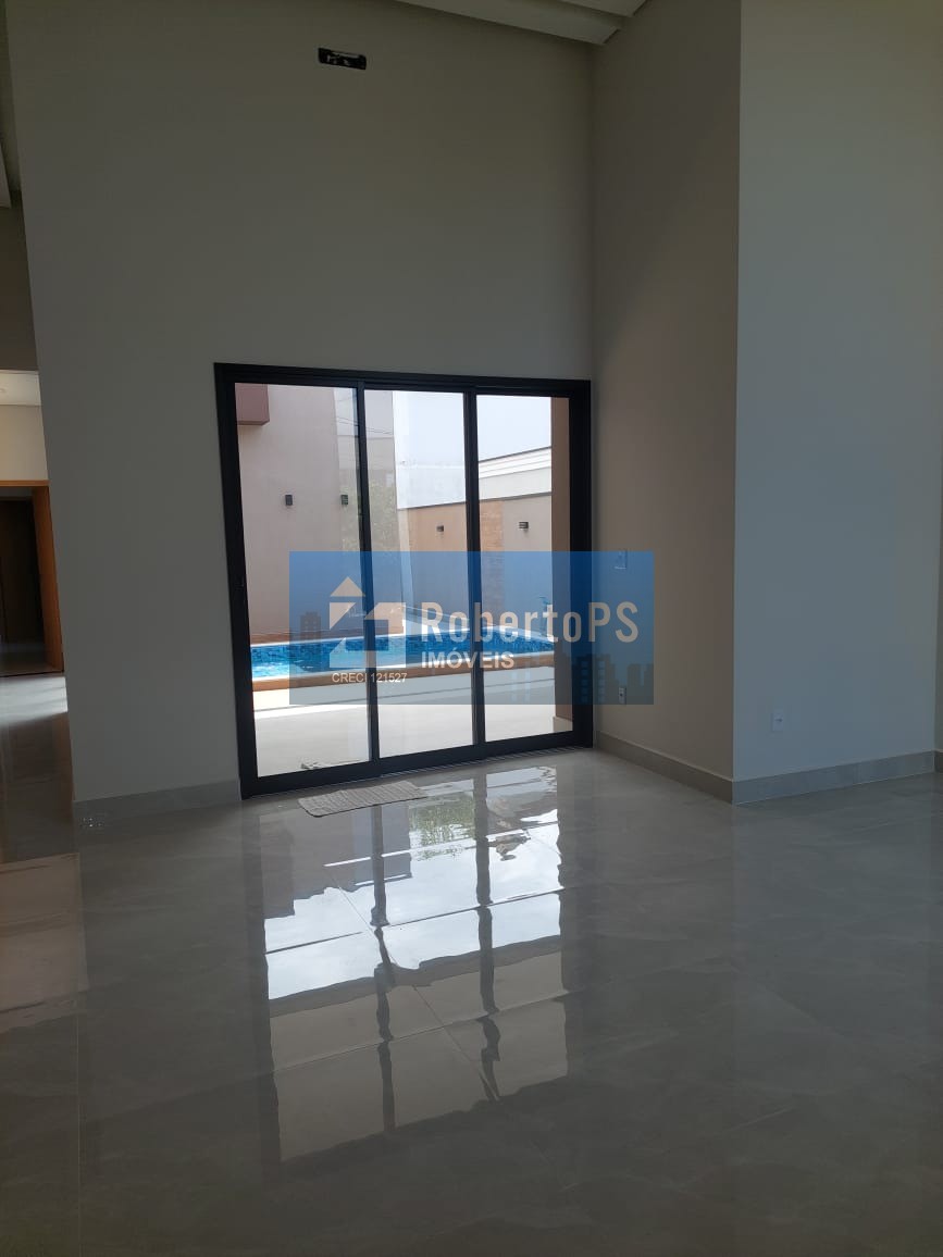 Casa em condomínio recém construída com 3 quartos e piscina 