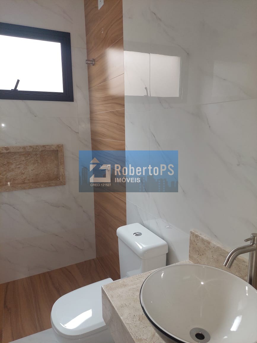 Casa em condomínio recém construída com 3 quartos e piscina 