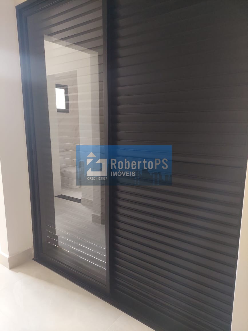 Casa em condomínio recém construída com 3 quartos e piscina 