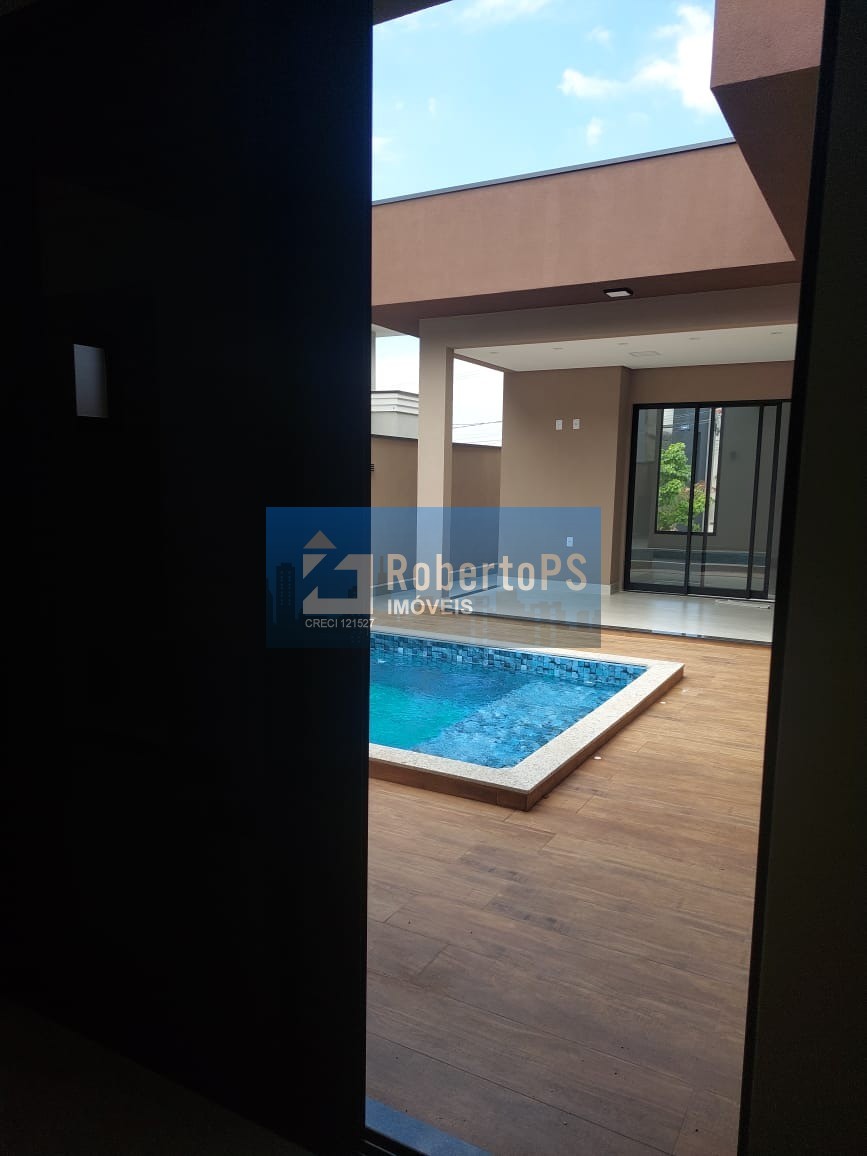 Casa em condomínio recém construída com 3 quartos e piscina 