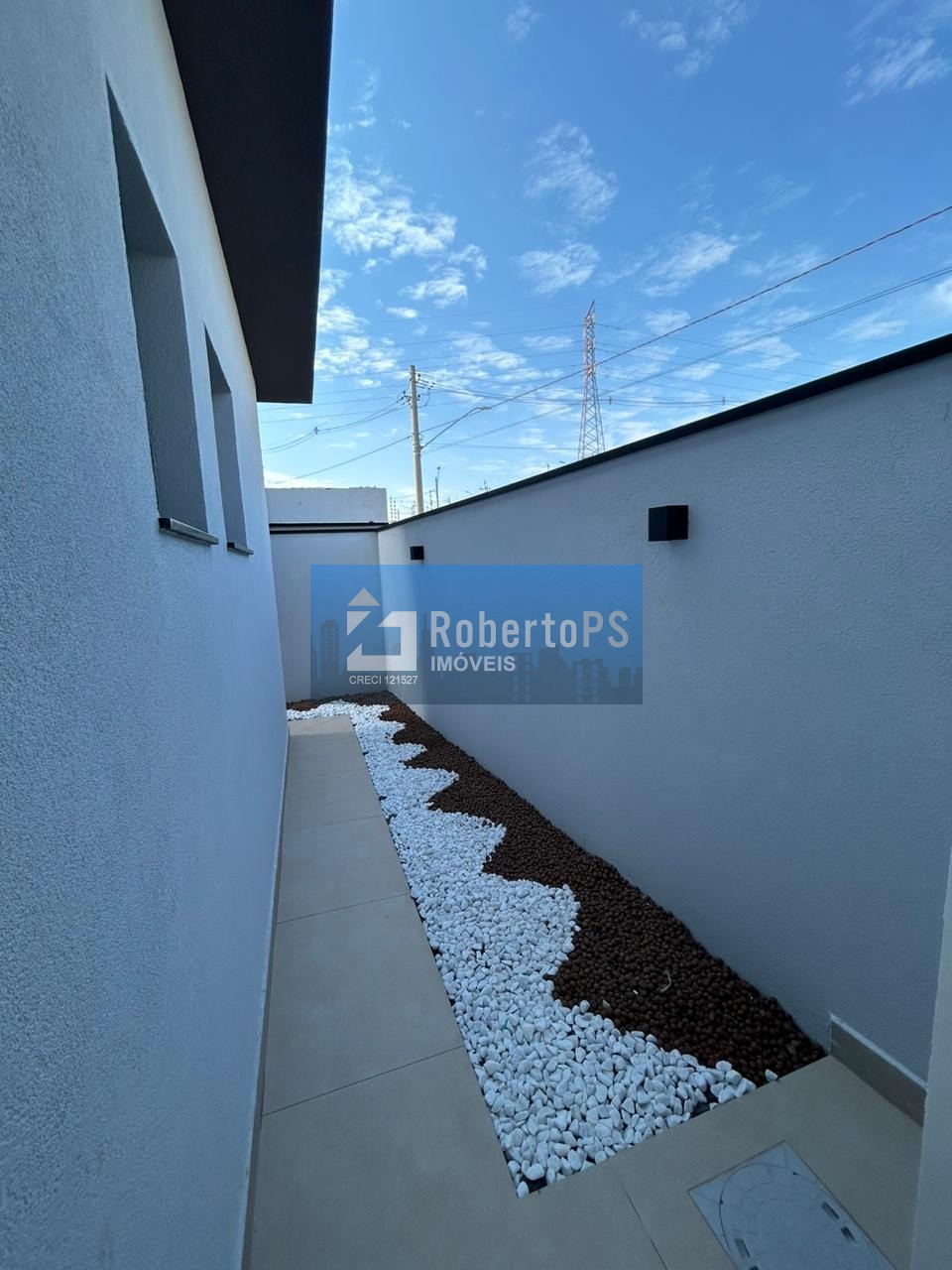 Se você procura uma casa em condomínio que reúna conforto, sofisticação e praticidade, acabou de encontrar! Esta incrível residência conta com 3 quartos grandes, sendo 1 suíte master com closet…