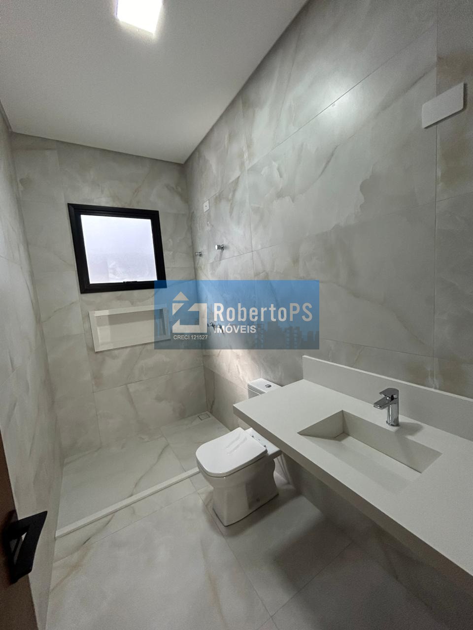 Se você procura uma casa em condomínio que reúna conforto, s