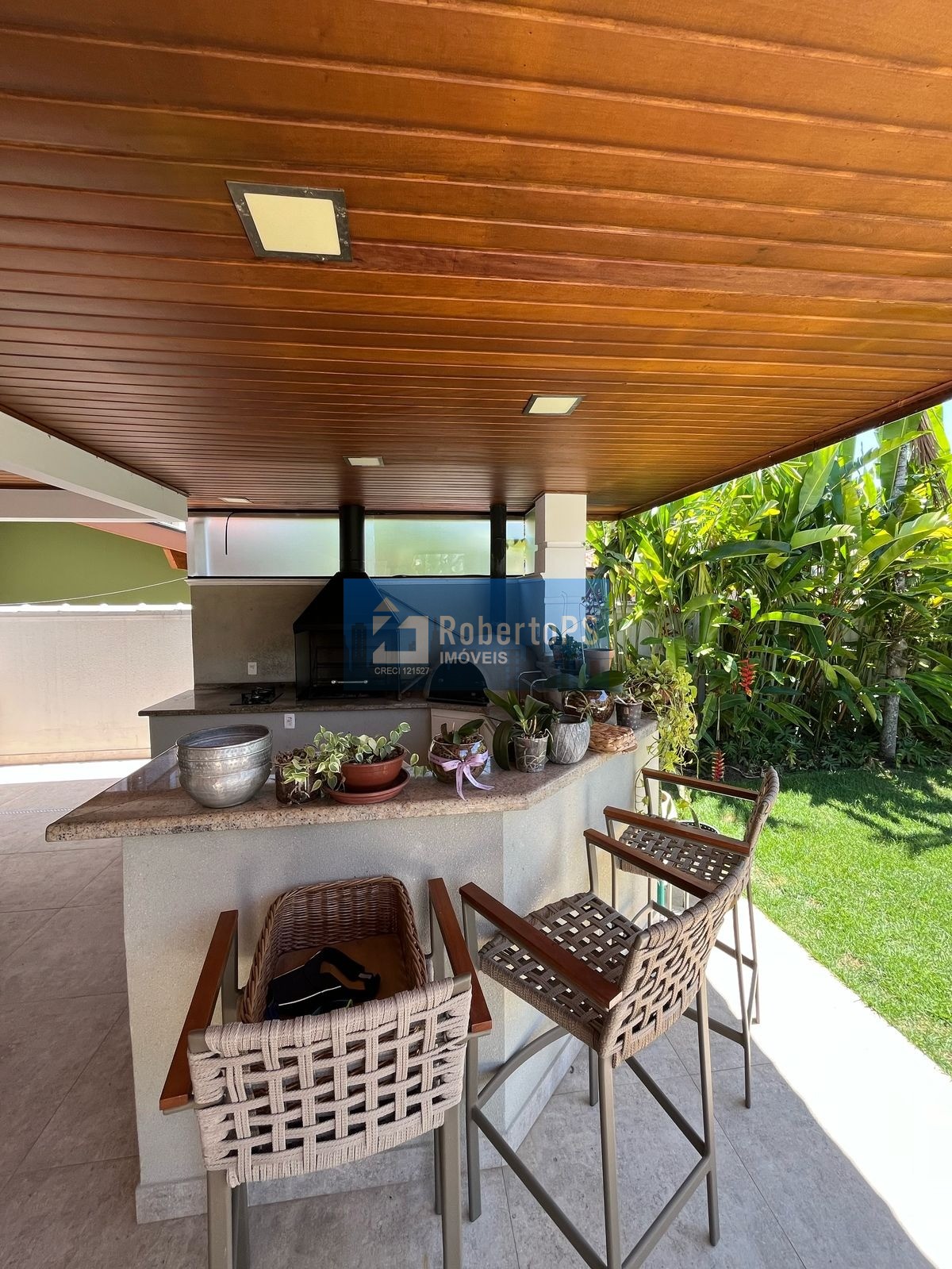 Casa de Luxo no Condomínio Esplanada do Sol: 4 Quartos, 4 Suítes, 2 Salas e 4 Vagas - São José dos Campos-SP!