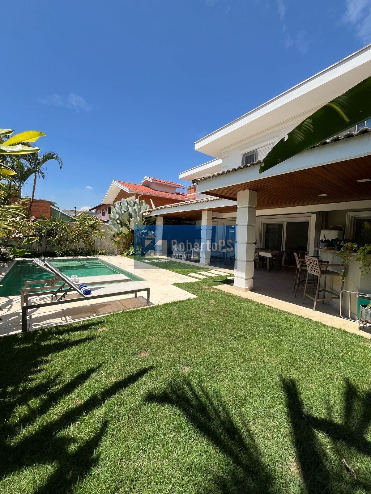 Casa de Luxo no Condomínio Esplanada do Sol: 4 Quartos, 4 Suítes, 2 Salas e 4 Vagas - São José dos Campos-SP!