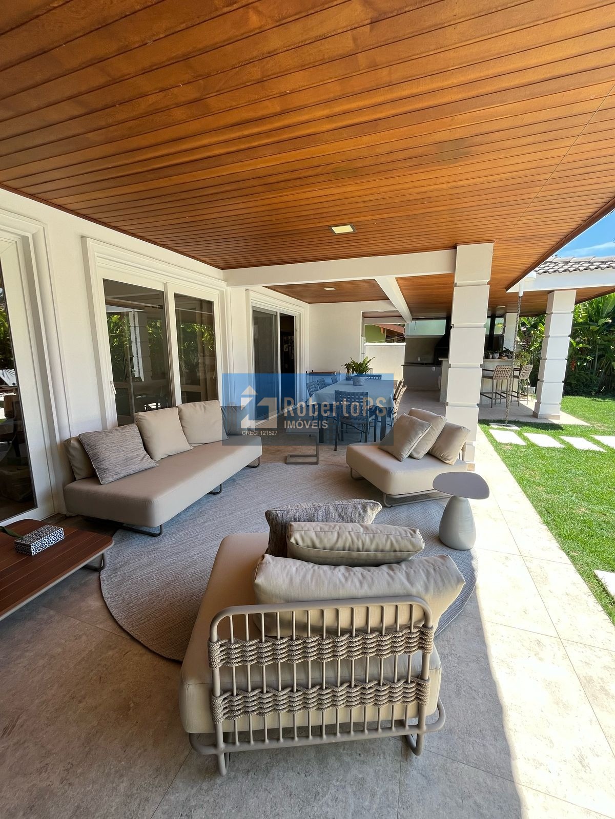 Casa de Luxo no Condomínio Esplanada do Sol: 4 Quartos, 4 Suítes, 2 Salas e 4 Vagas - São José dos Campos-SP!