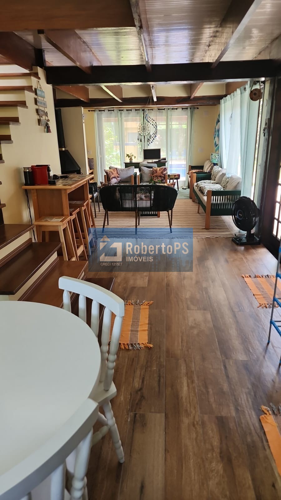 Imóvel de luxo à venda em Camburi, São Sebastião-SP: 4 quartos, 4 suítes, 6 banheiros, 1 sala, 4 vagas de garagem, 250m² de área.