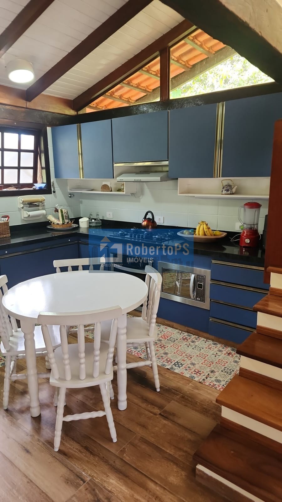 Imóvel de luxo à venda em Camburi, São Sebastião-SP: 4 quartos, 4 suítes, 6 banheiros, 1 sala, 4 vagas de garagem, 250m² de área.