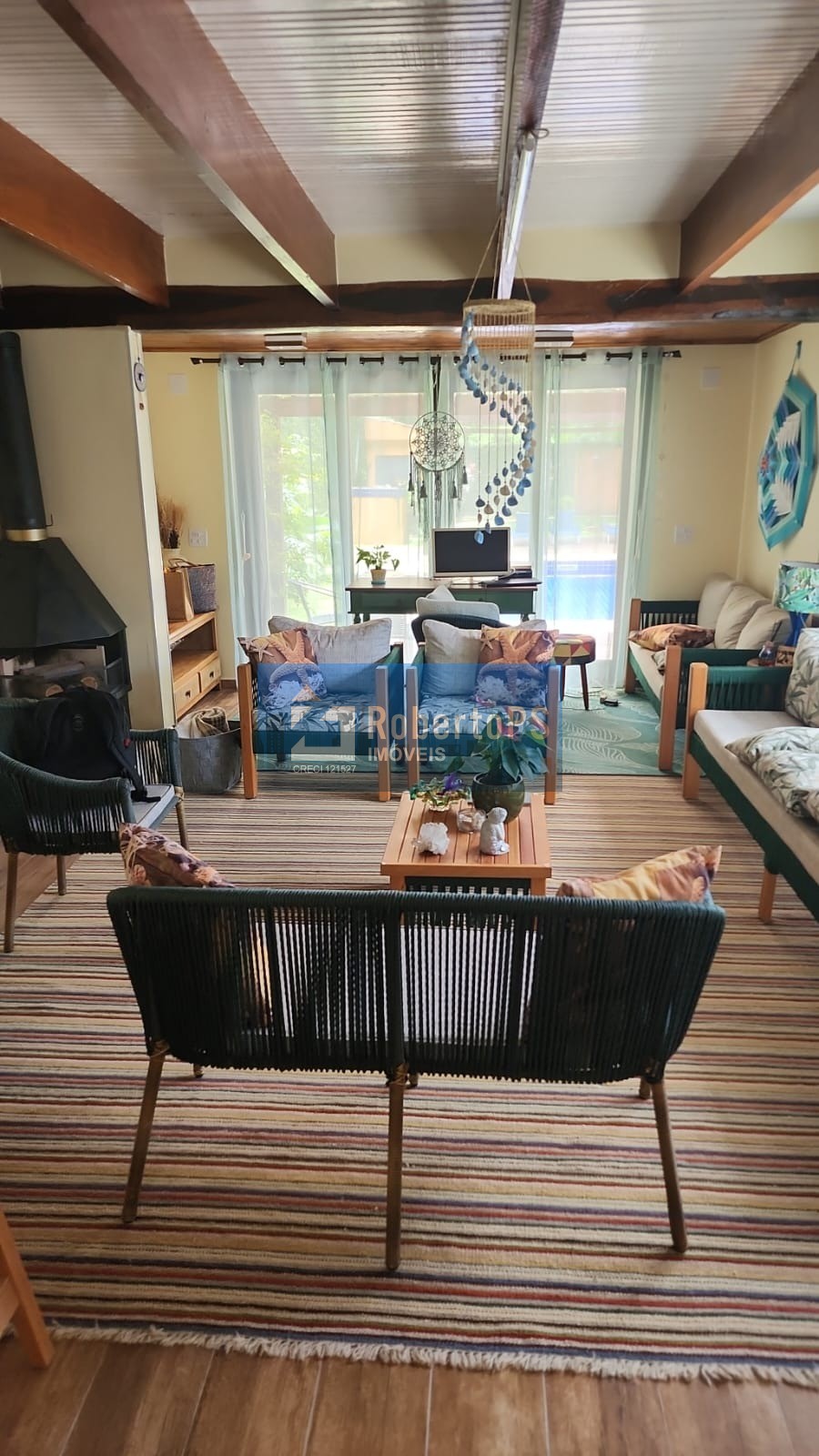 Imóvel de luxo à venda em Camburi, São Sebastião-SP: 4 quartos, 4 suítes, 6 banheiros, 1 sala, 4 vagas de garagem, 250m² de área.