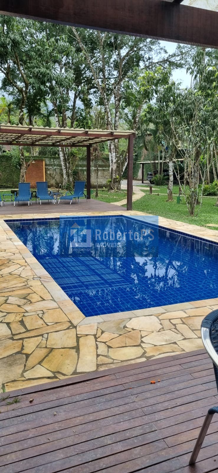 Imóvel de luxo à venda em Camburi, São Sebastião-SP: 4 quartos, 4 suítes, 6 banheiros, 1 sala, 4 vagas de garagem, 250m² de área.