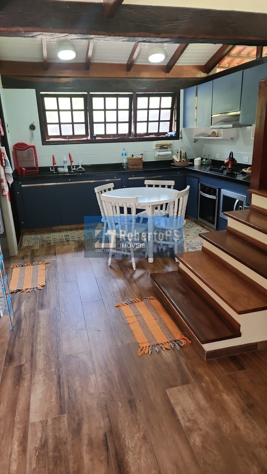 Imóvel de luxo à venda em Camburi, São Sebastião-SP: 4 quartos, 4 suítes, 6 banheiros, 1 sala, 4 vagas de garagem, 250m² de área.