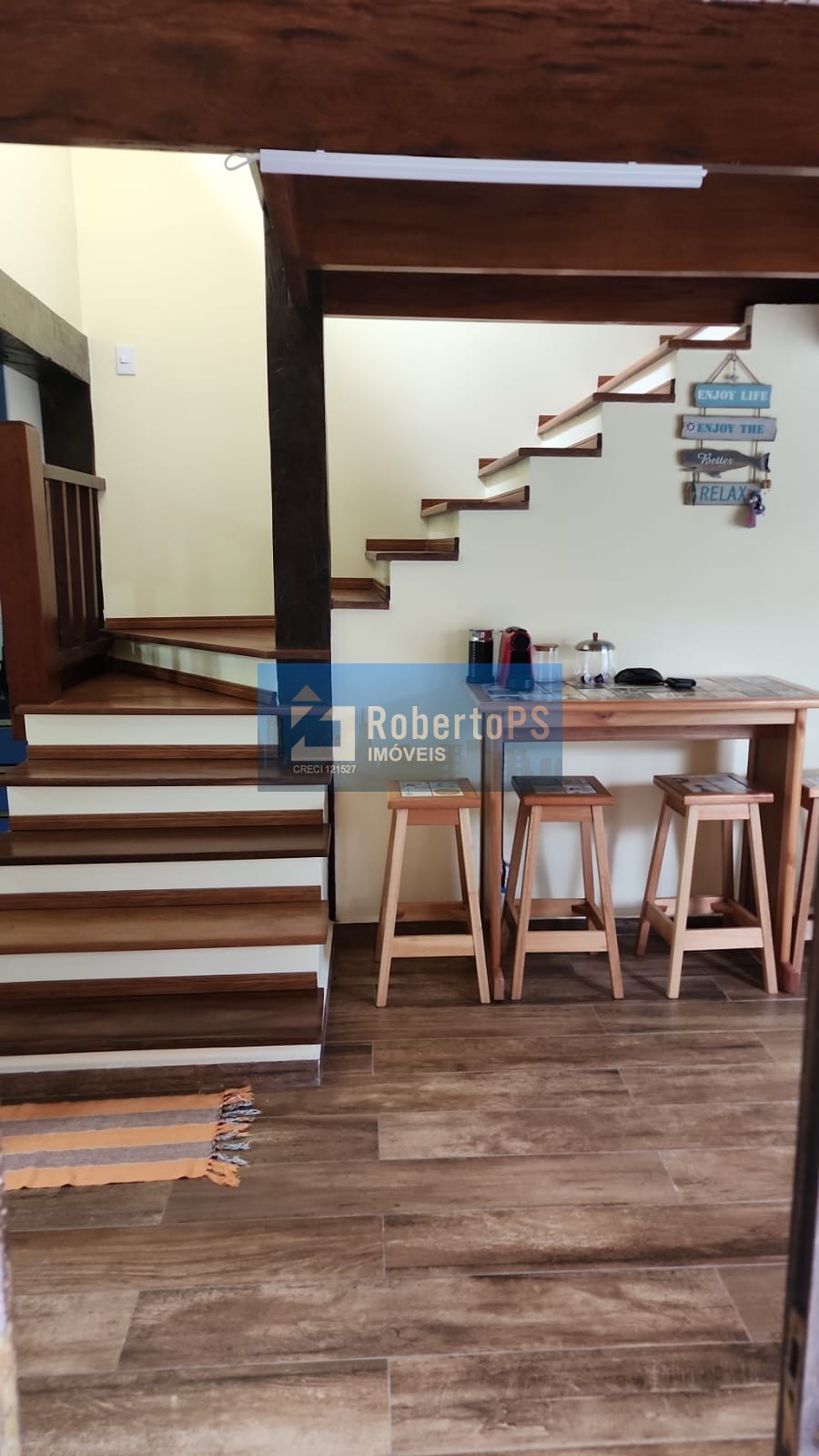 Imóvel de luxo à venda em Camburi, São Sebastião-SP: 4 quartos, 4 suítes, 6 banheiros, 1 sala, 4 vagas de garagem, 250m² de área.