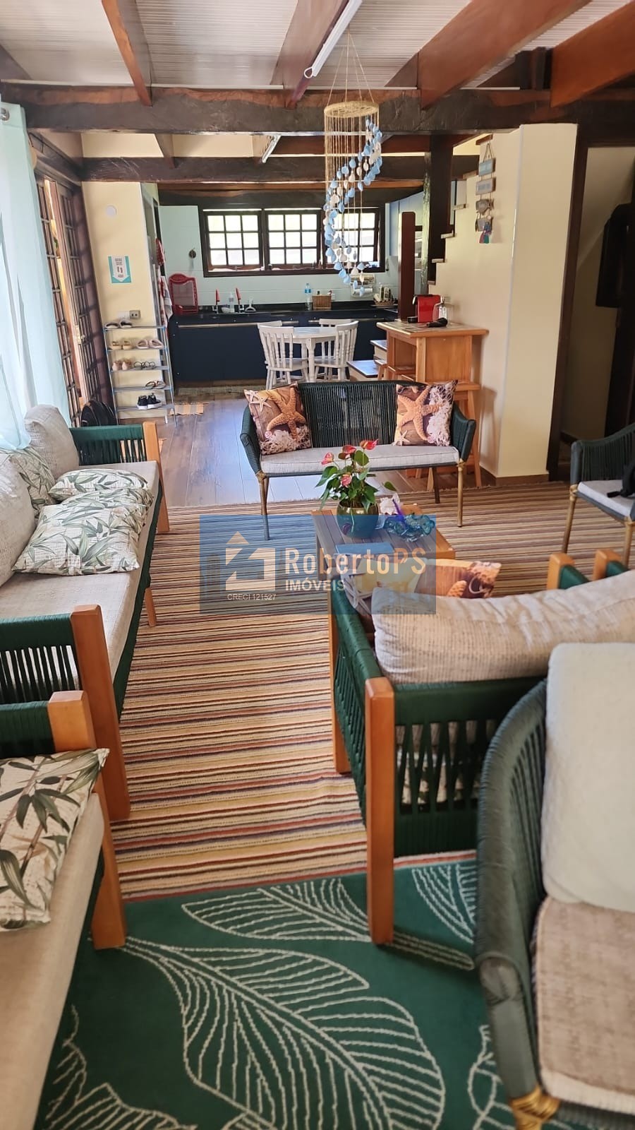 Imóvel de luxo à venda em Camburi, São Sebastião-SP: 4 quartos, 4 suítes, 6 banheiros, 1 sala, 4 vagas de garagem, 250m² de área.