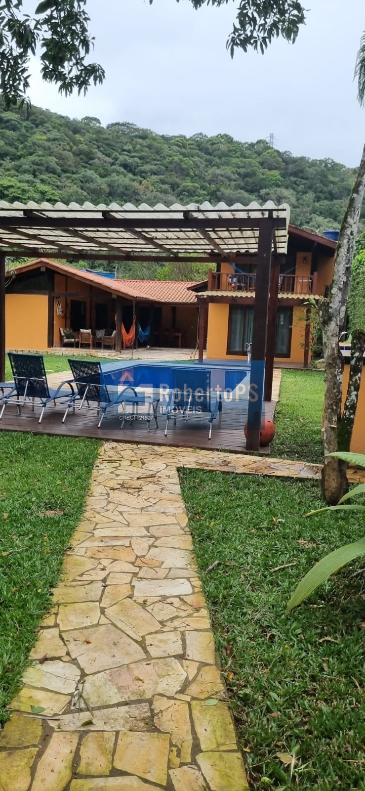 Imóvel de luxo à venda em Camburi, São Sebastião-SP: 4 quartos, 4 suítes, 6 banheiros, 1 sala, 4 vagas de garagem, 250m² de área.