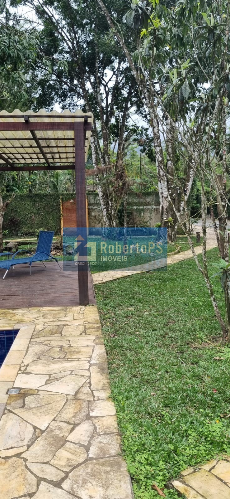 Imóvel de luxo à venda em Camburi, São Sebastião-SP: 4 quartos, 4 suítes, 6 banheiros, 1 sala, 4 vagas de garagem, 250m² de área.