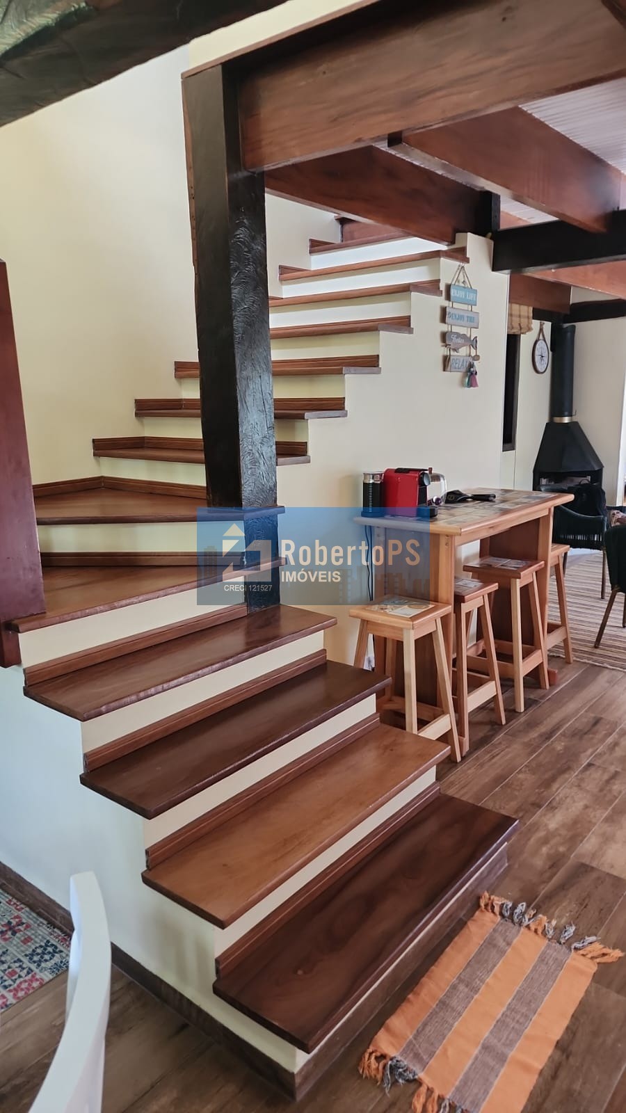Imóvel de luxo à venda em Camburi, São Sebastião-SP: 4 quartos, 4 suítes, 6 banheiros, 1 sala, 4 vagas de garagem, 250m² de área.
