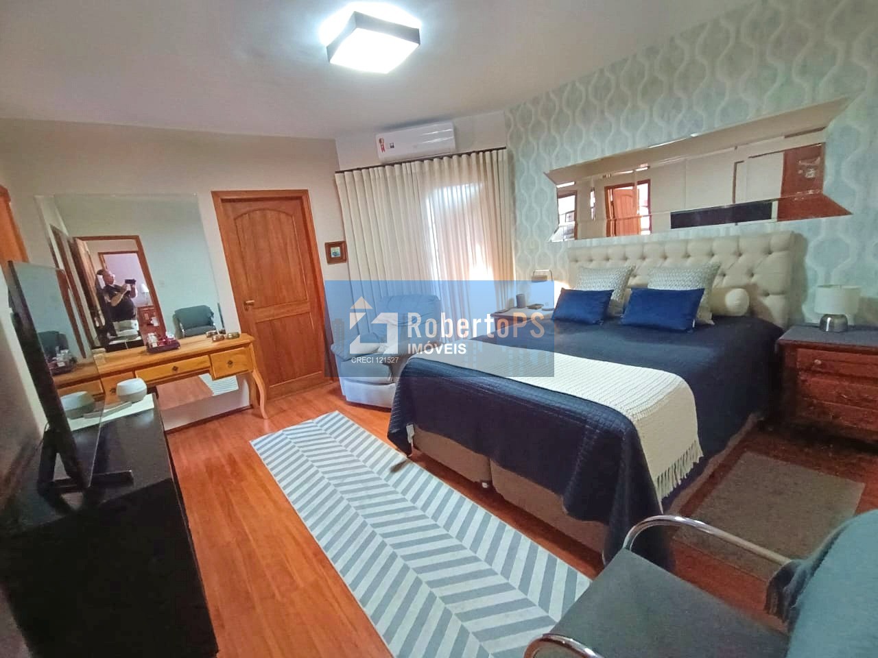 Luxuosa Casa em Condomínio à Venda em São José dos Campos-SP Jardim das Colinas 5 quartos, 3 suítes, 5 salas, 5 banheiros, 3 vagas de garagem 316m² de área