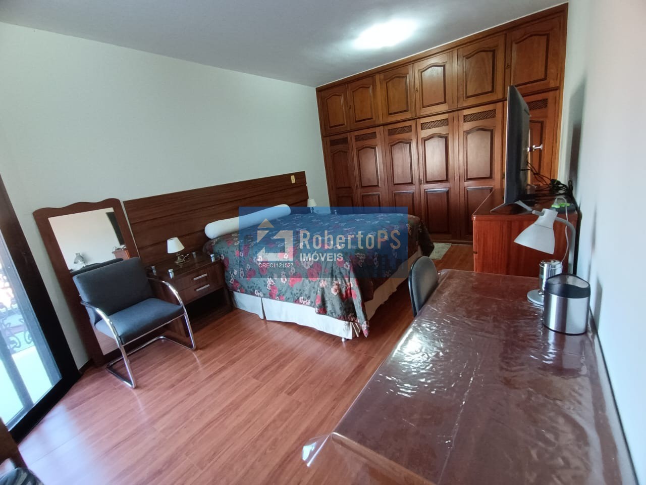 Luxuosa Casa em Condomínio à Venda em São José dos Campos-SP Jardim das Colinas 5 quartos, 3 suítes, 5 salas, 5 banheiros, 3 vagas de garagem 316m² de área
