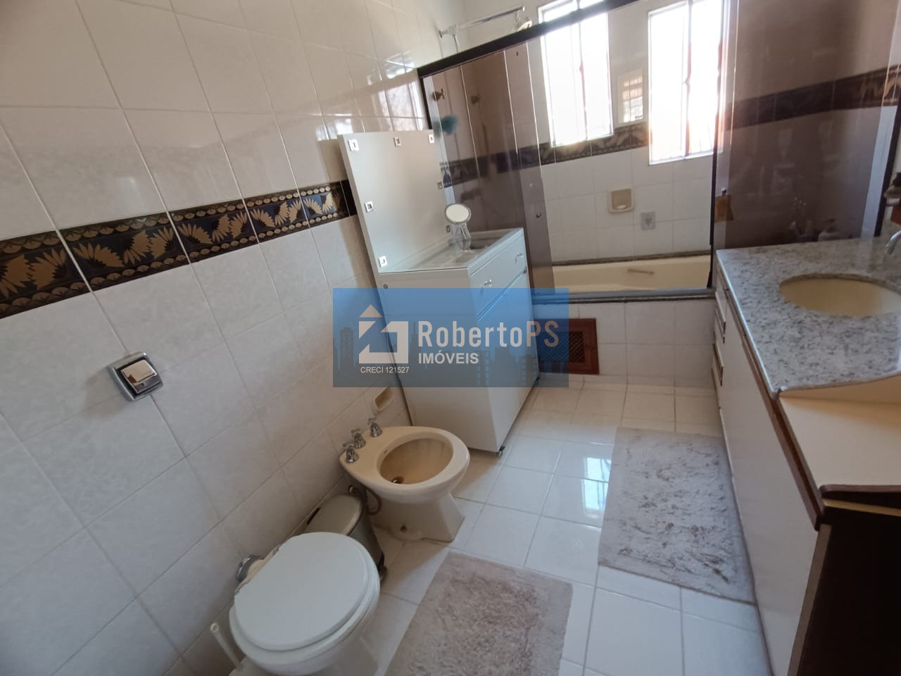 Luxuosa Casa em Condomínio à Venda em São José dos Campos-SP Jardim das Colinas 5 quartos, 3 suítes, 5 salas, 5 banheiros, 3 vagas de garagem 316m² de área