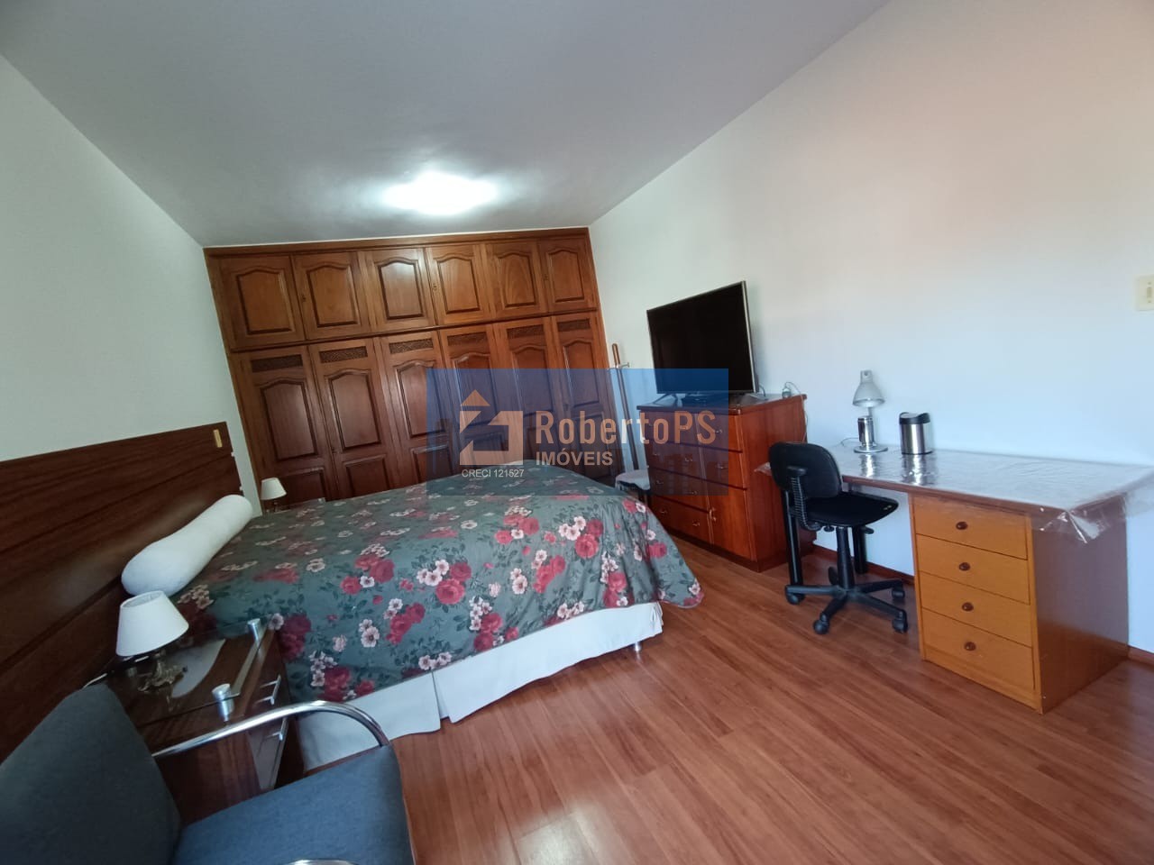 Luxuosa Casa em Condomínio à Venda em São José dos Campos-SP Jardim das Colinas 5 quartos, 3 suítes, 5 salas, 5 banheiros, 3 vagas de garagem 316m² de área