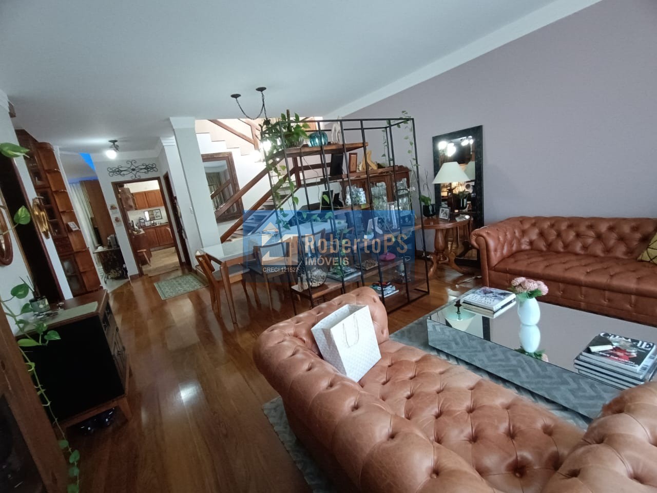 Luxuosa Casa em Condomínio à Venda em São José dos Campos-SP Jardim das Colinas 5 quartos, 3 suítes, 5 salas, 5 banheiros, 3 vagas de garagem 316m² de área