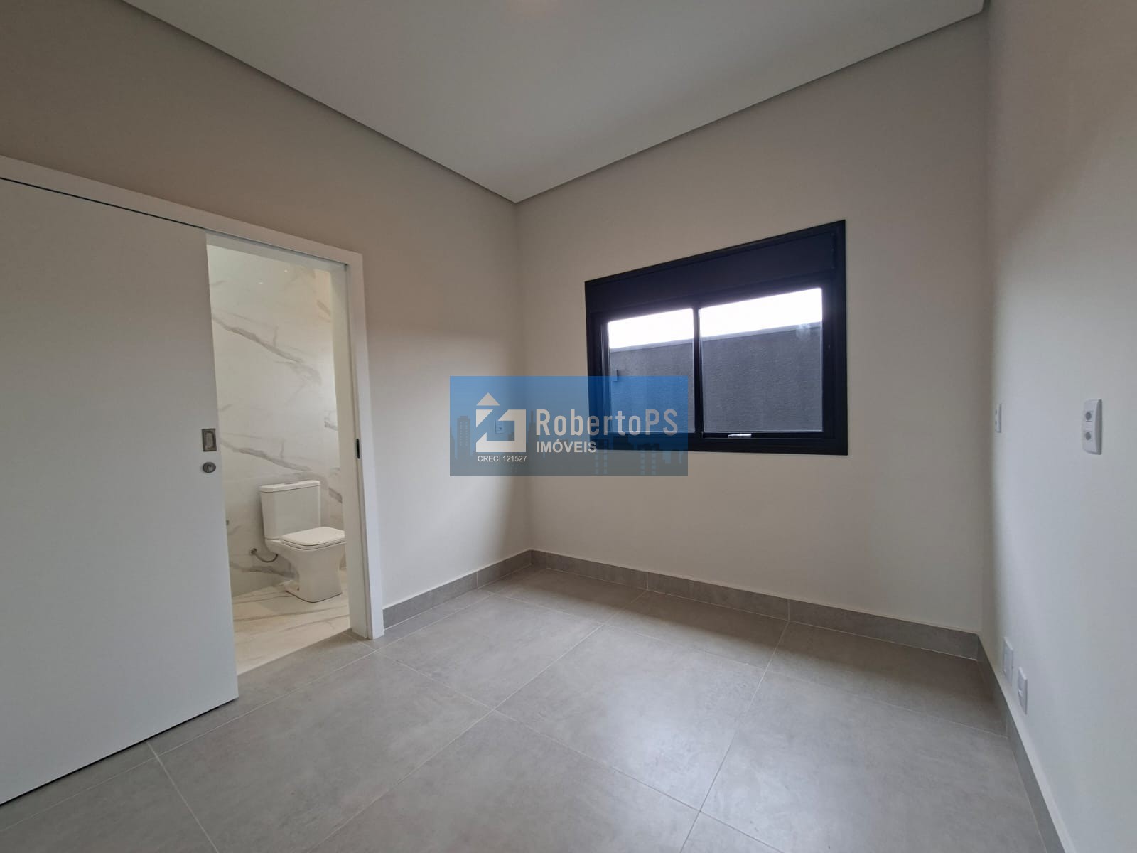 Casa Térrea de Luxo em Condomínio: 3 Quartos, 3 Suítes, 2 Salas, 2 Vagas de Garagem - Caçapava-SP, Santa Mônica.