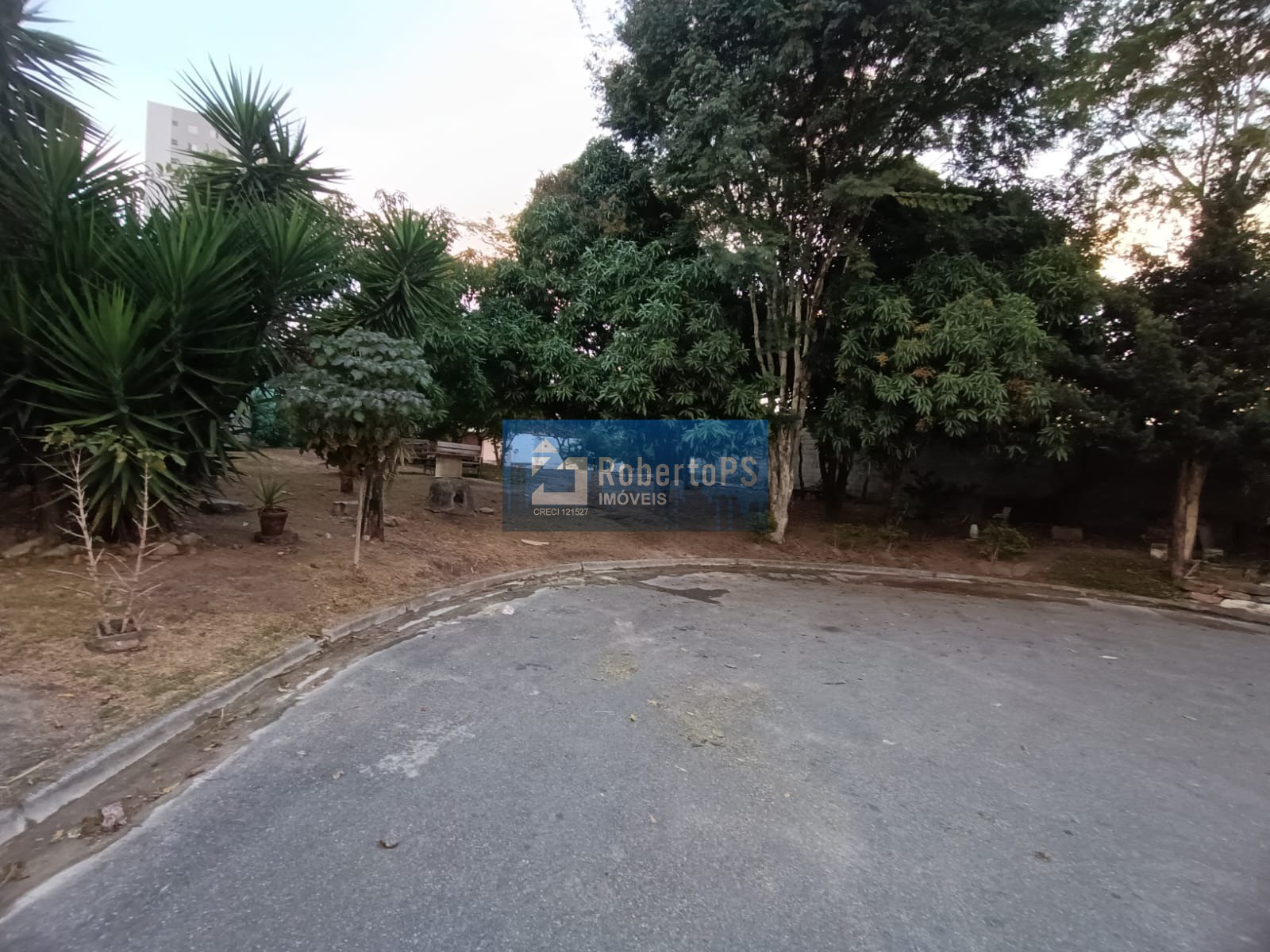 Venda de Casa em Jacareí-SP: 3 Quartos, 1 Suíte, 3 Salas, 2 Banheiros, 2 Vagas de Garagem, 100m² - Loteamento Villa Branca. - foto 16