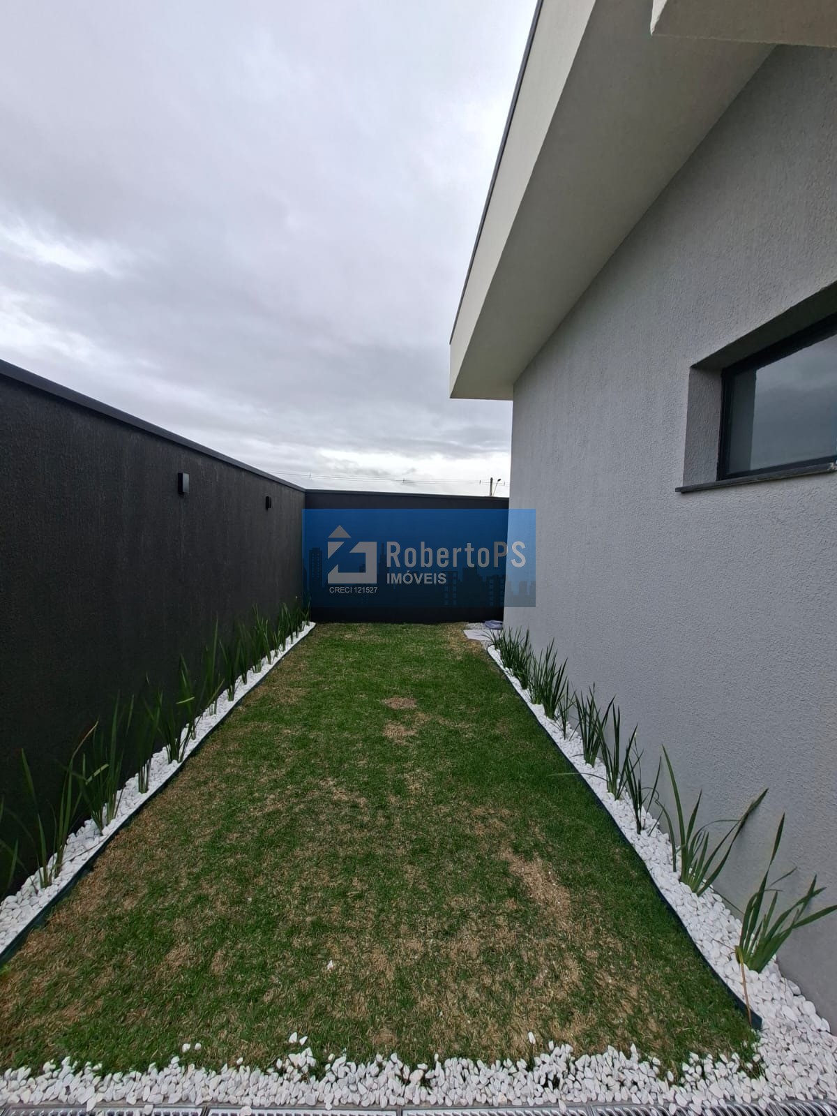 Casa Térrea de Luxo em Condomínio: 3 Quartos, 3 Suítes, 2 Salas, 2 Vagas de Garagem - Caçapava-SP, Santa Mônica.