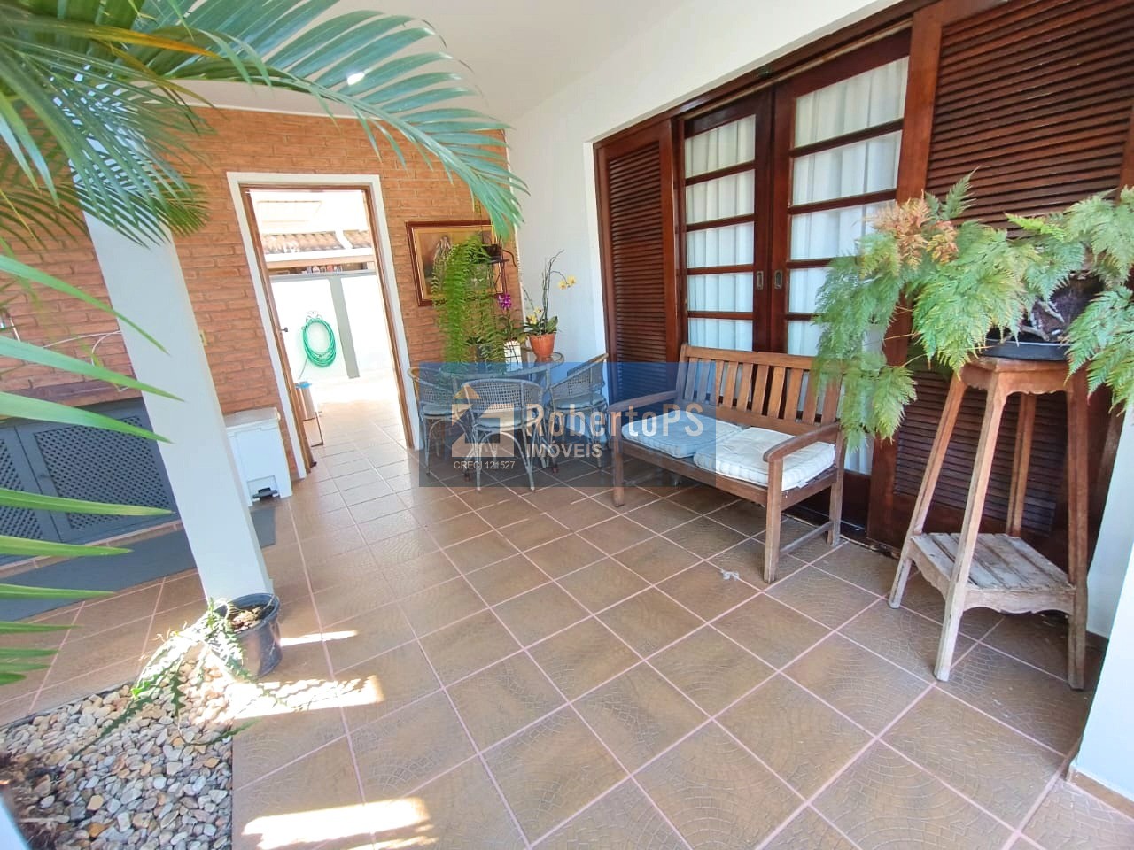 Luxuosa Casa em Condomínio à Venda em São José dos Campos-SP Jardim das Colinas 5 quartos, 3 suítes, 5 salas, 5 banheiros, 3 vagas de garagem 316m² de área
