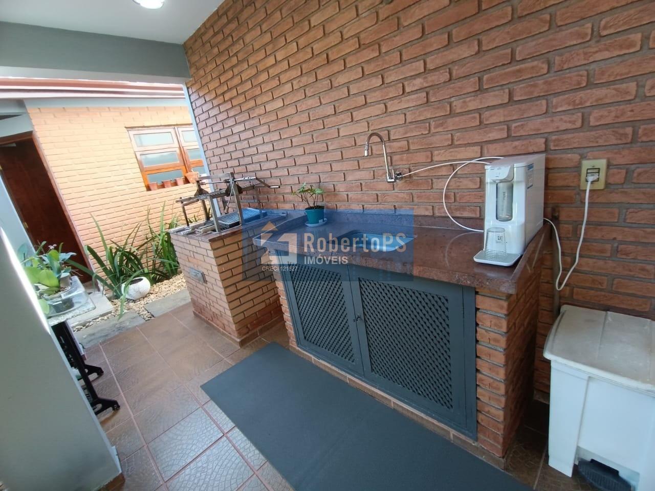 Luxuosa Casa em Condomínio à Venda em São José dos Campos-SP Jardim das Colinas 5 quartos, 3 suítes, 5 salas, 5 banheiros, 3 vagas de garagem 316m² de área