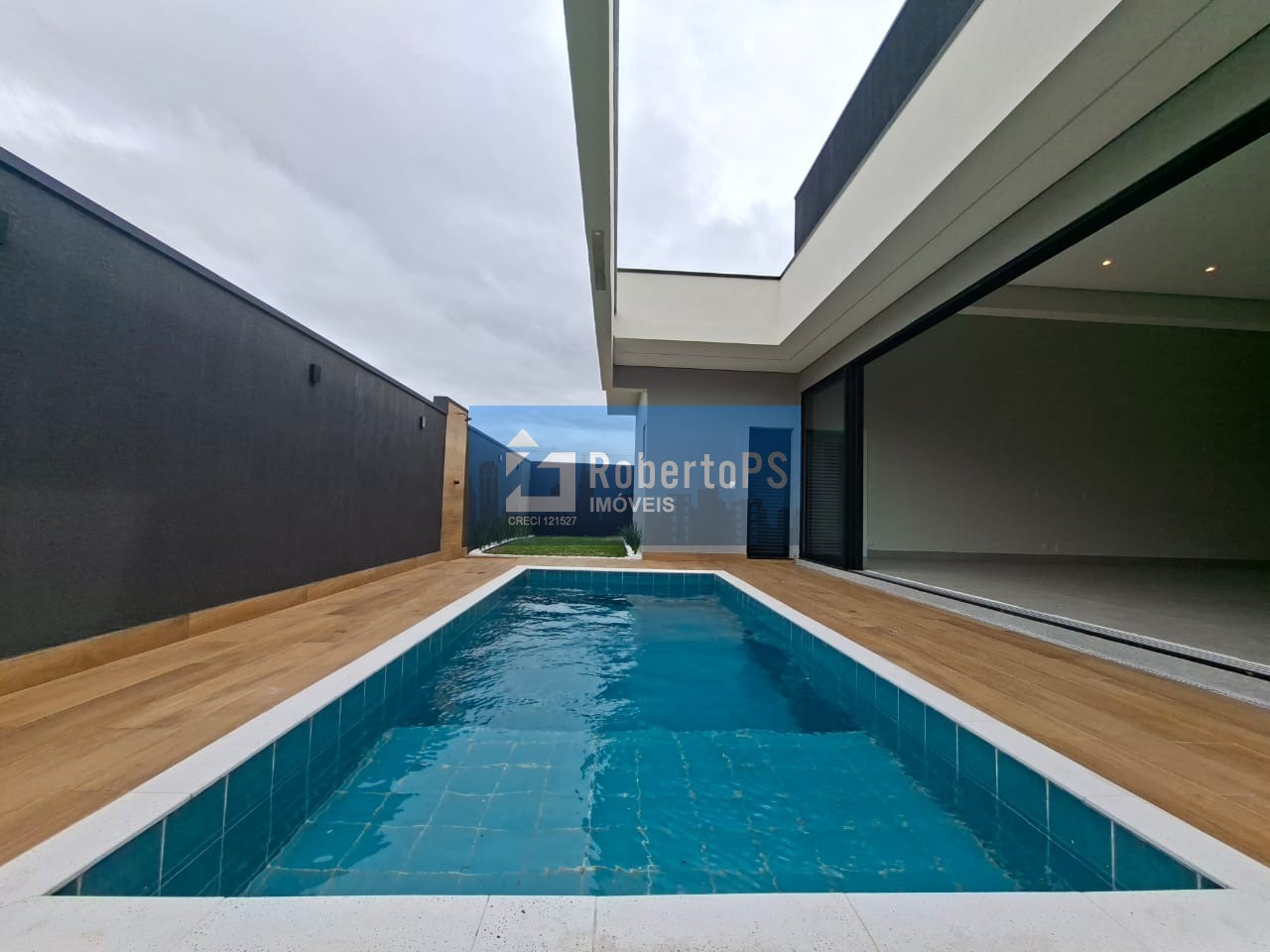 Casa térrea de luxo em condomínio: 3 quartos, 3 suítes, 2 sa