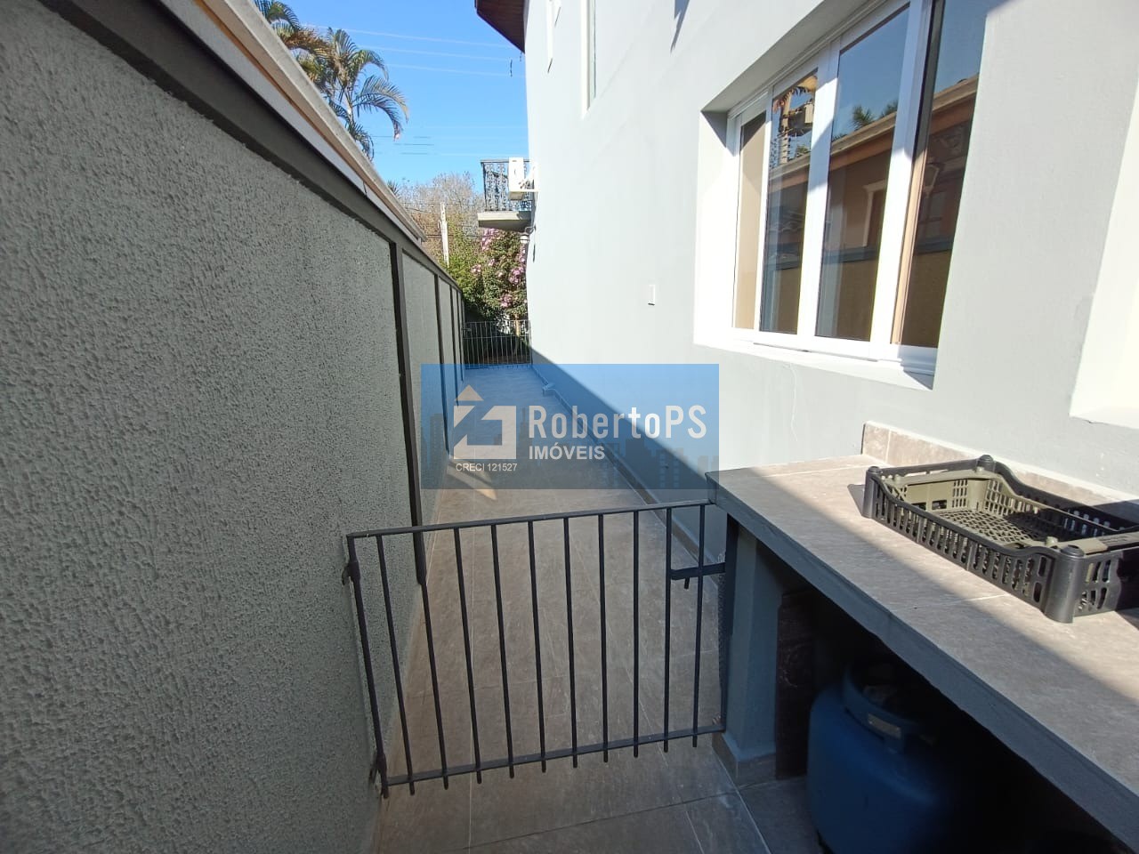 Luxuosa Casa em Condomínio à Venda em São José dos Campos-SP Jardim das Colinas 5 quartos, 3 suítes, 5 salas, 5 banheiros, 3 vagas de garagem 316m² de área