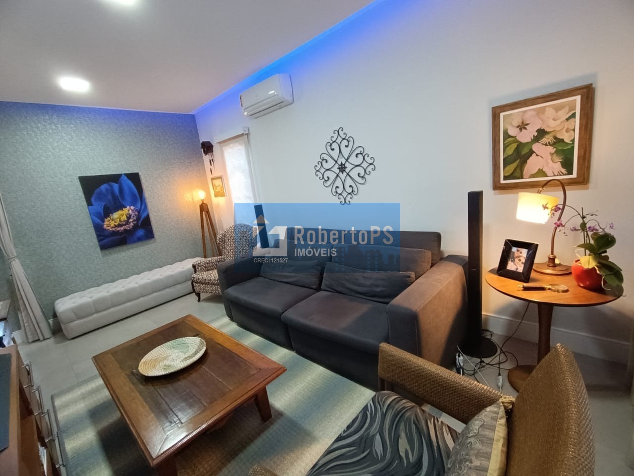 Luxuosa Casa em Condomínio à Venda em São José dos Campos-SP Jardim das Colinas 5 quartos, 3 suítes, 5 salas, 5 banheiros, 3 vagas de garagem 316m² de área